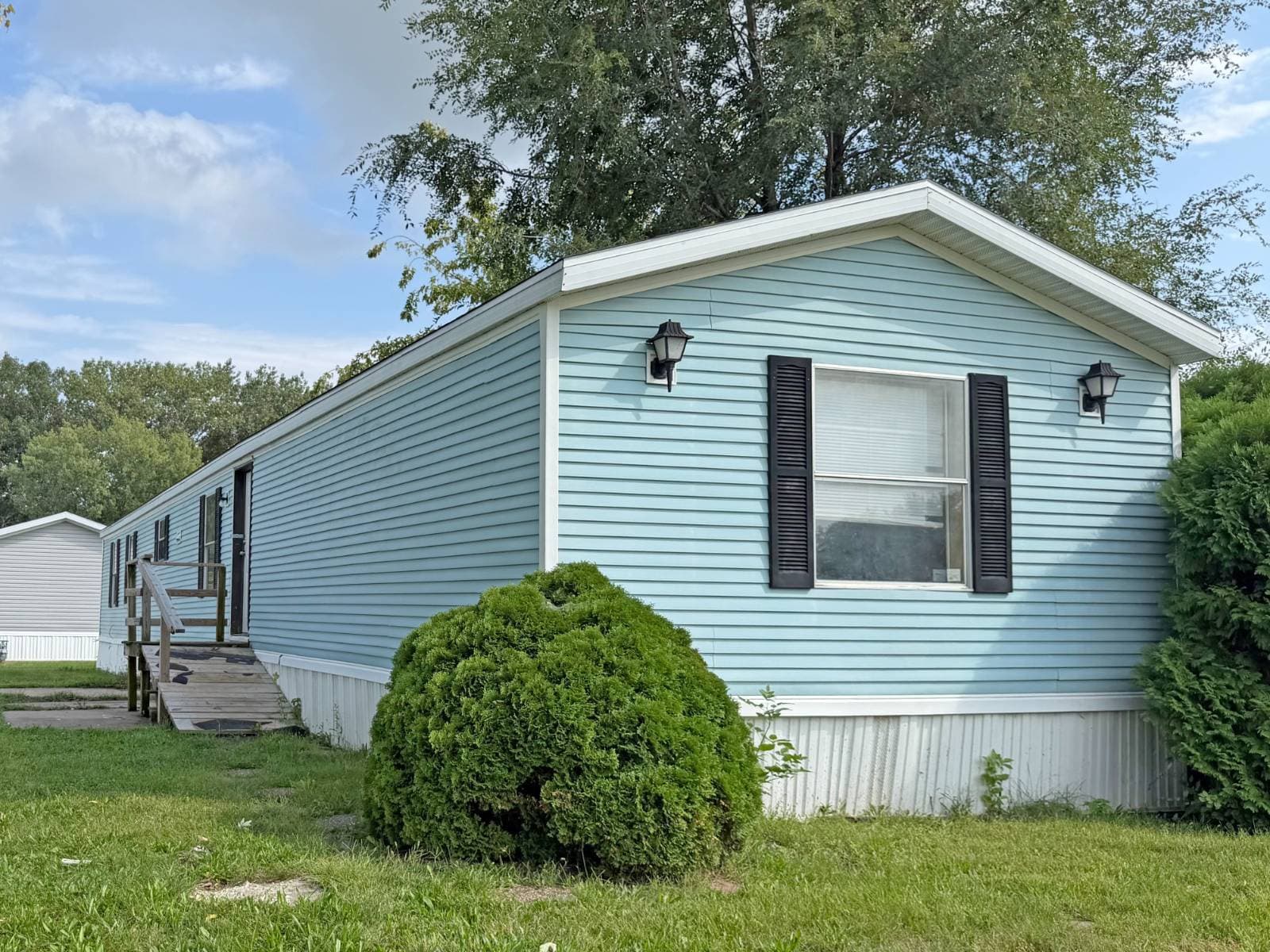 Manufactured home in West Burlington, IA 52655