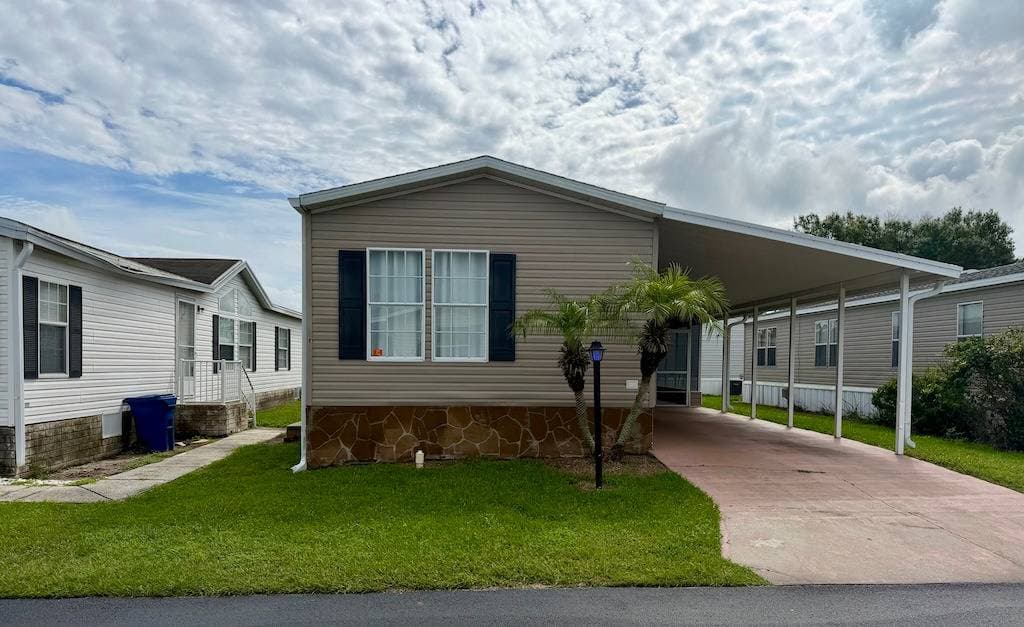 Manufactured home in Mulberry, FL 33860