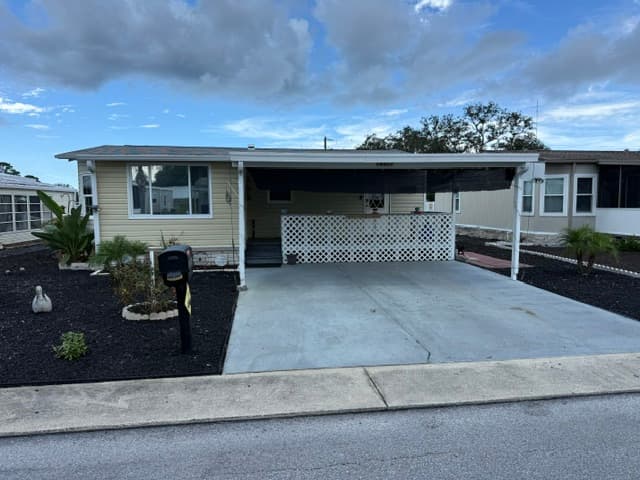 Manufactured home in Hudson, FL 34667