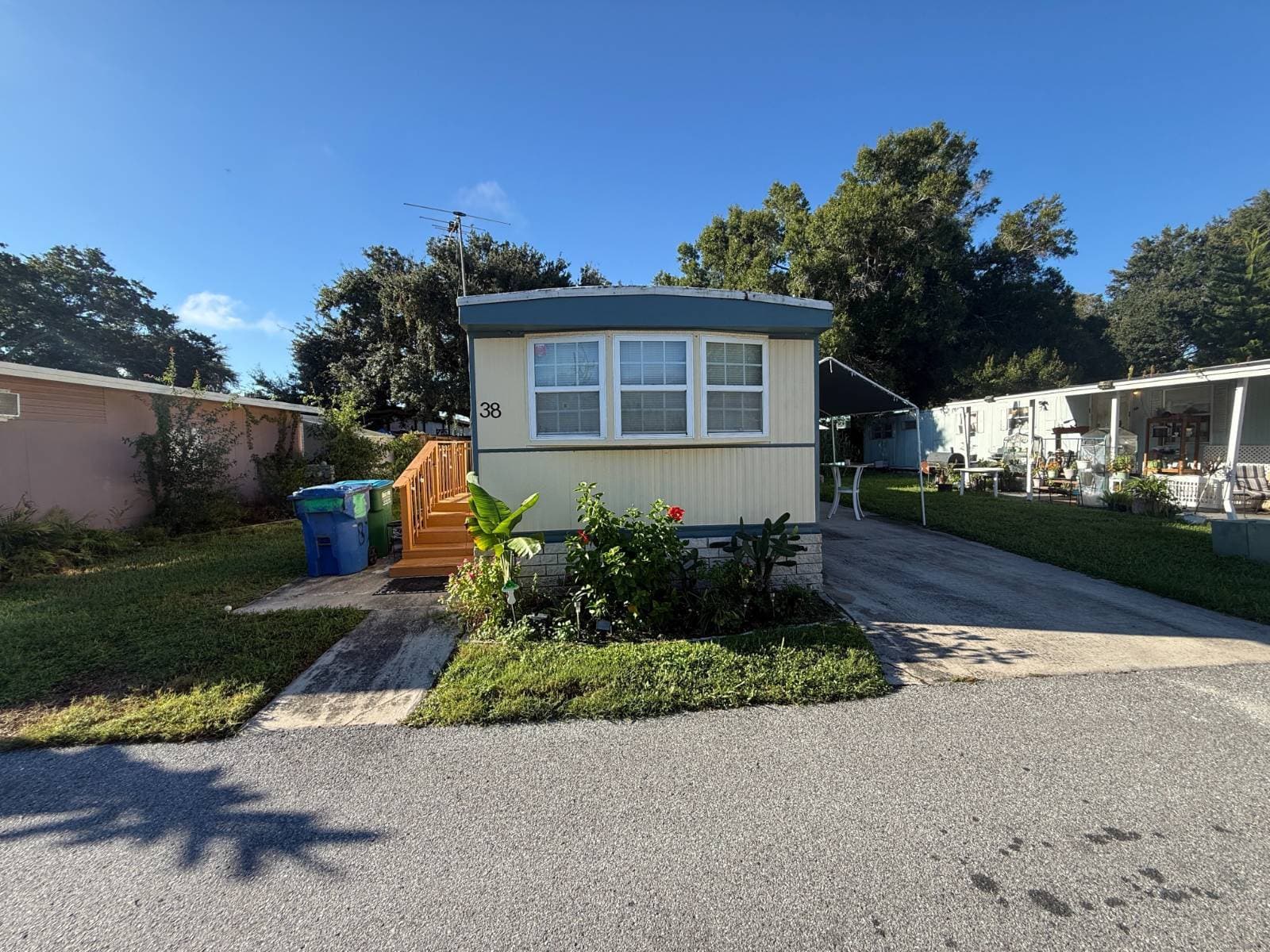Manufactured home in Palm Harbor, FL 34683