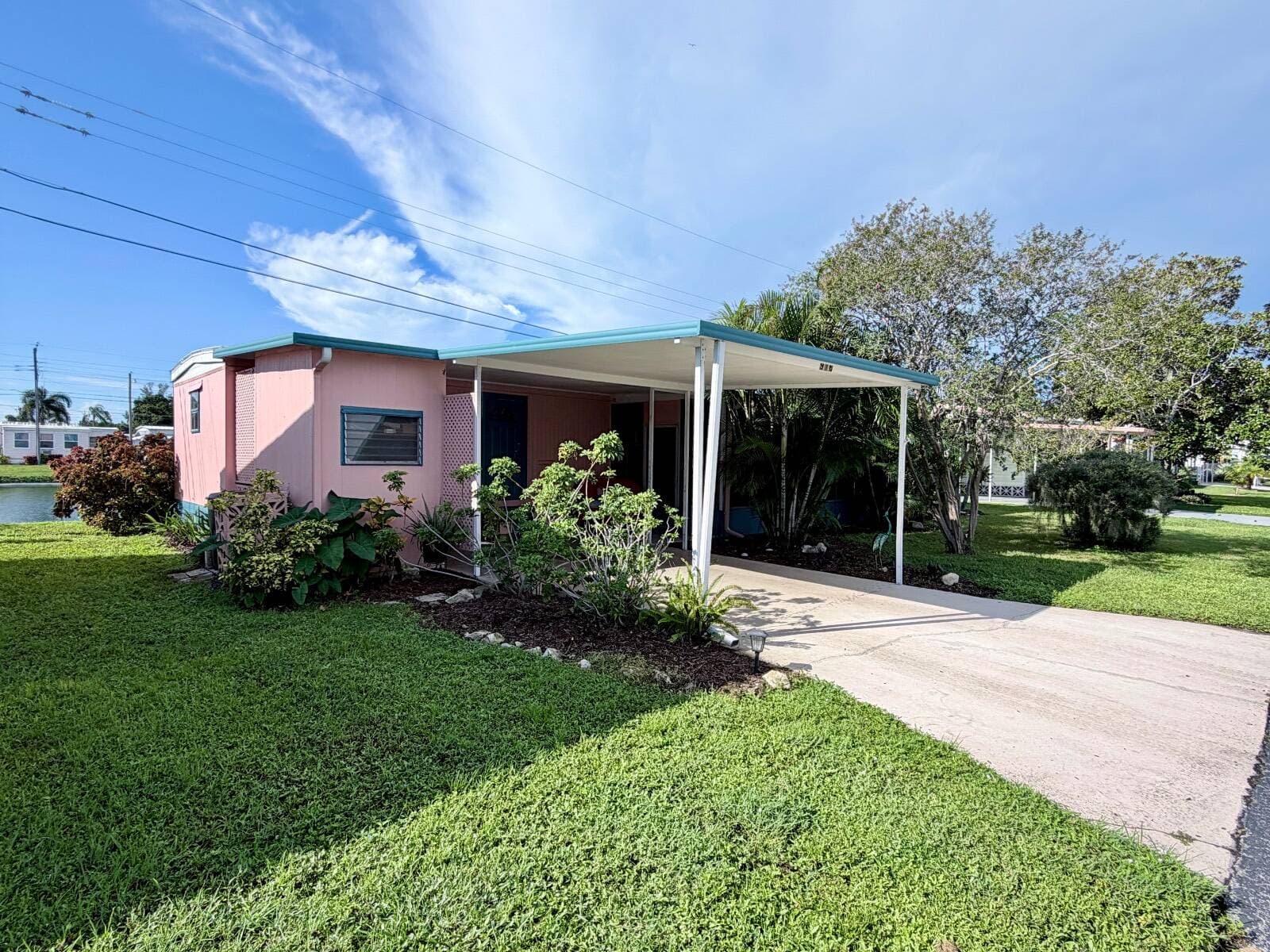 Manufactured home in Bradenton, FL 34207