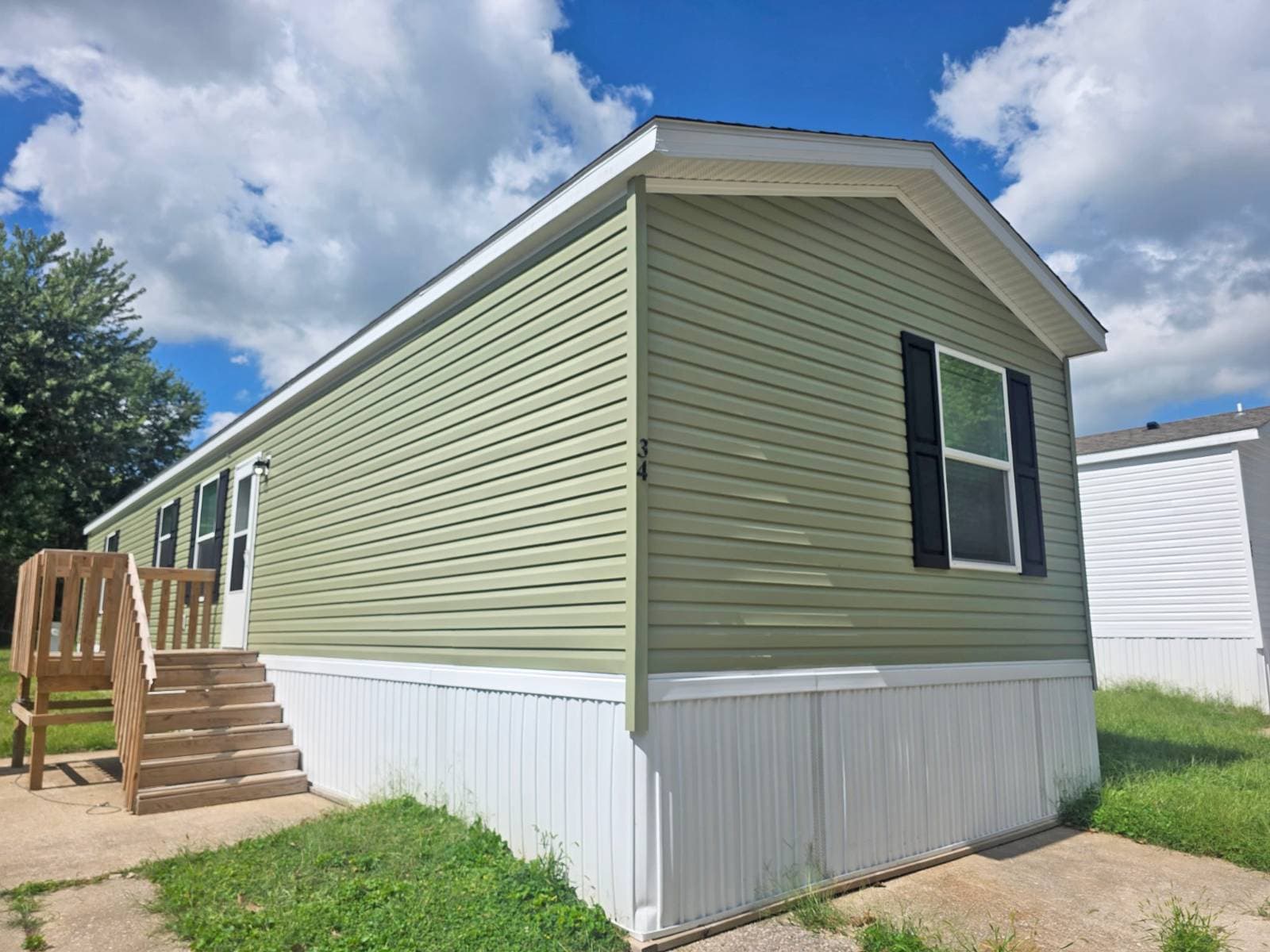 Manufactured home in Walcott, IA 52773