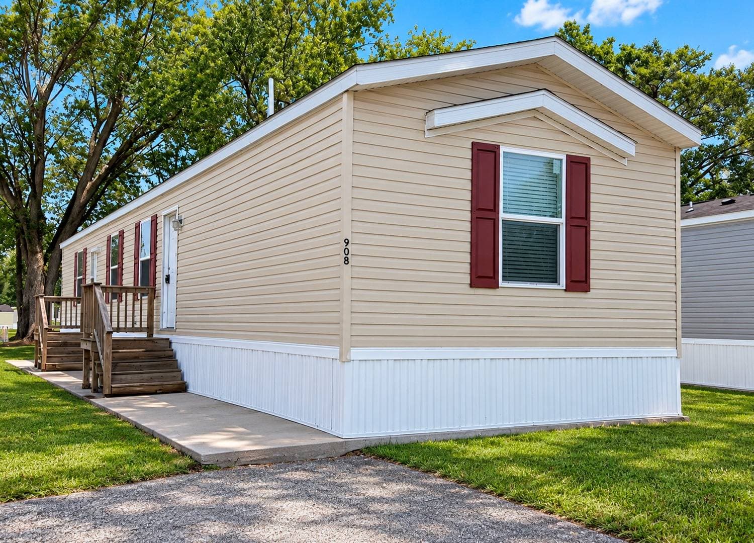 Manufactured home in Lake Station, IN 46405