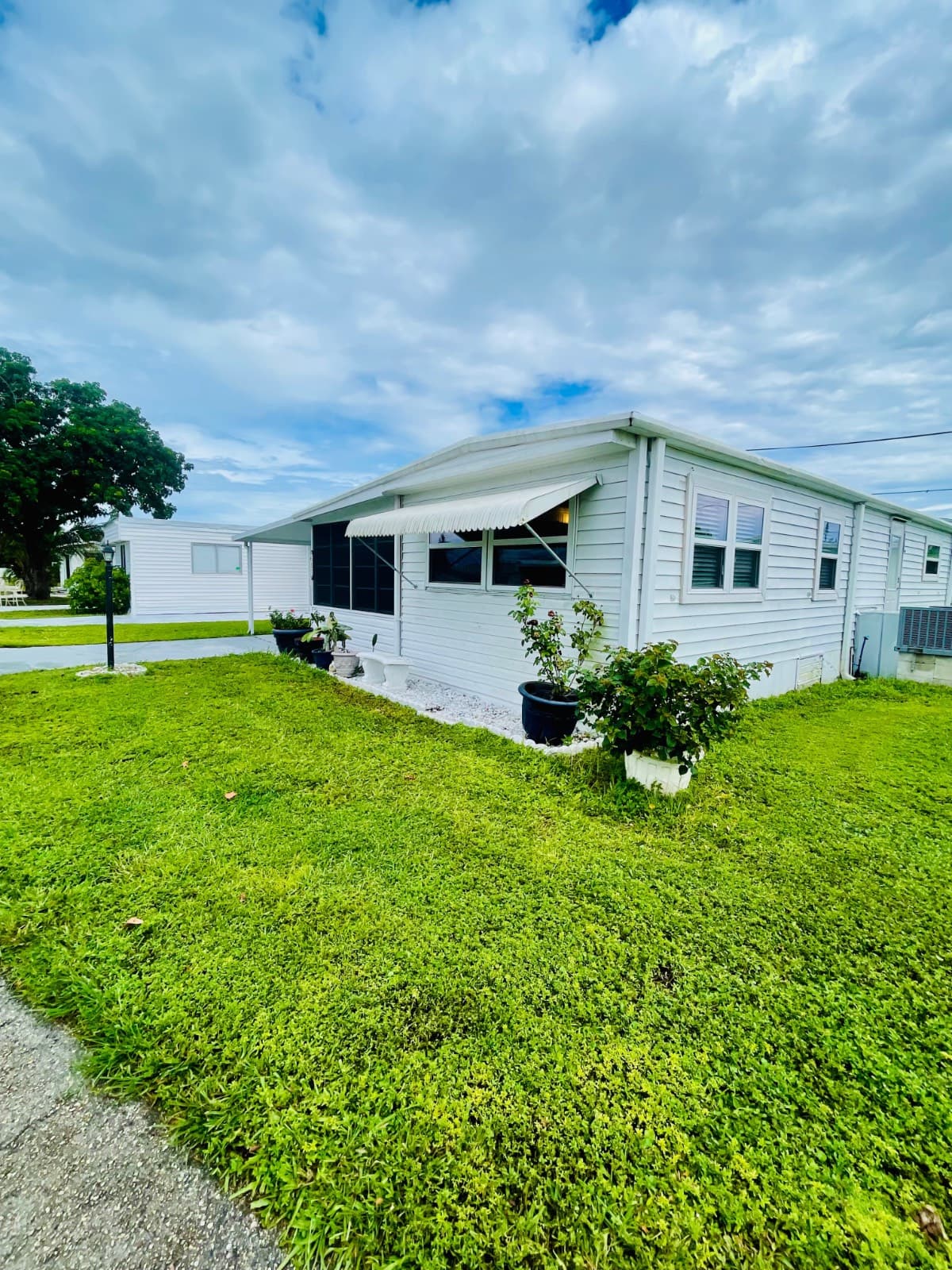 Manufactured home in Naples, FL 34110