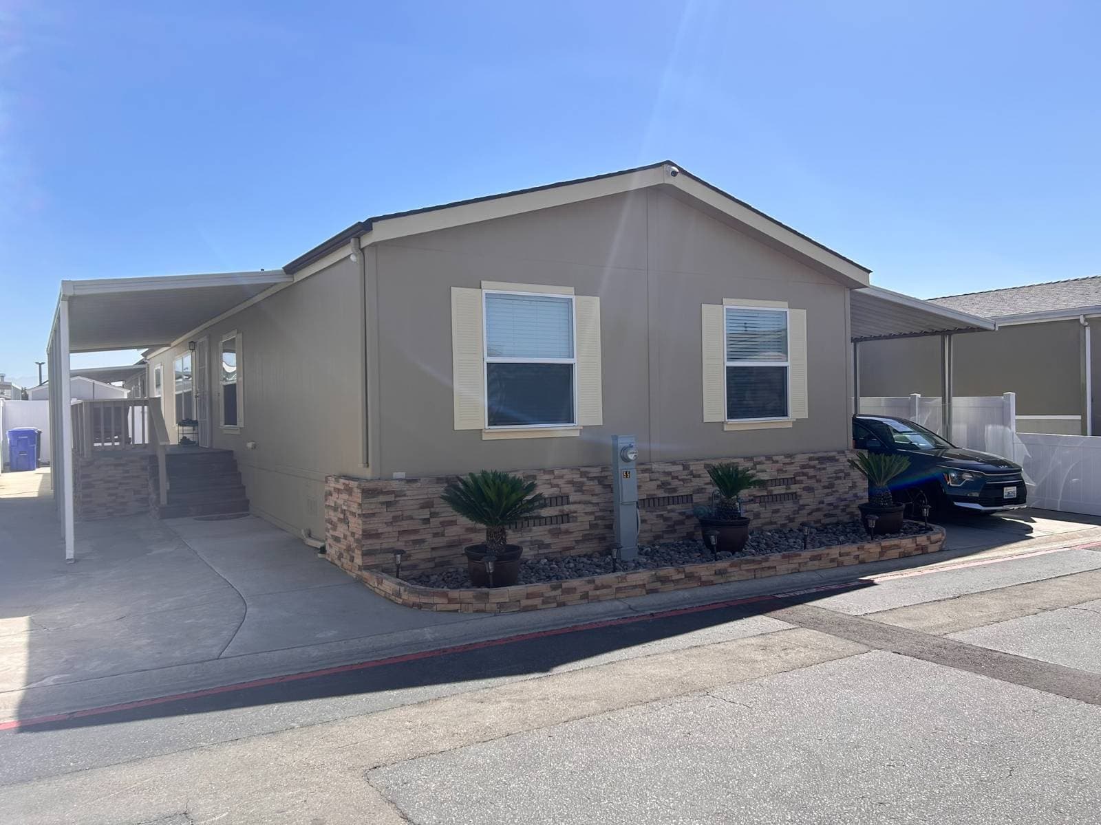 Manufactured home in Fontana, CA 92337