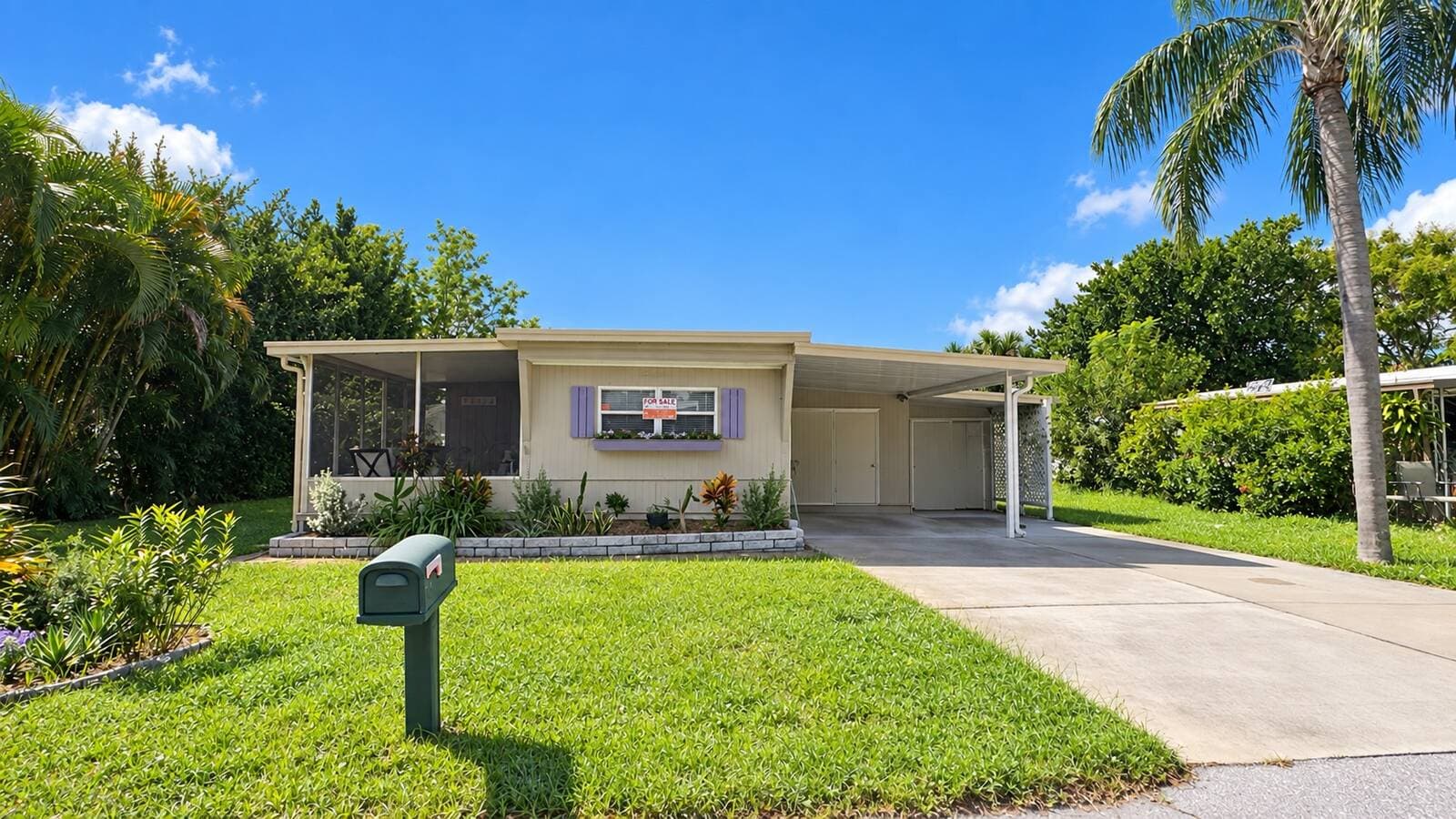 Manufactured home in Dunedin, FL 34698