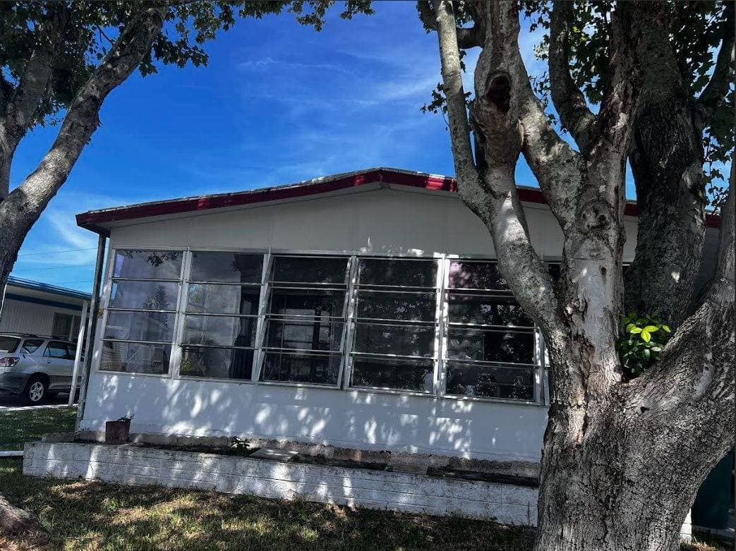 Manufactured home in Melbourne, FL 32901