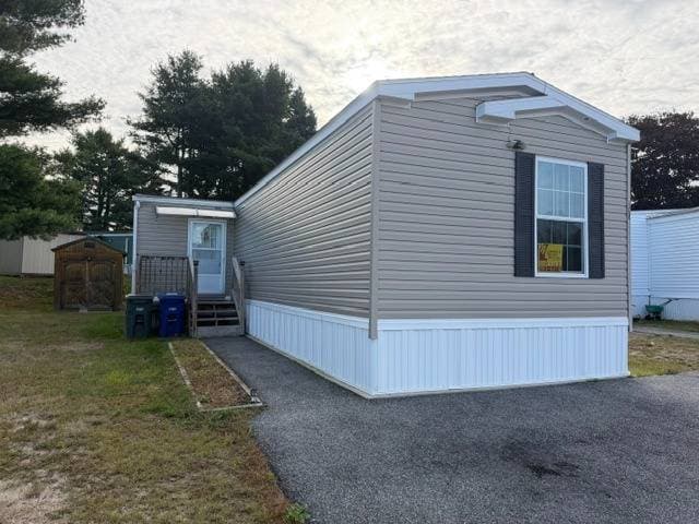 Manufactured home in Westbrook, ME 04092