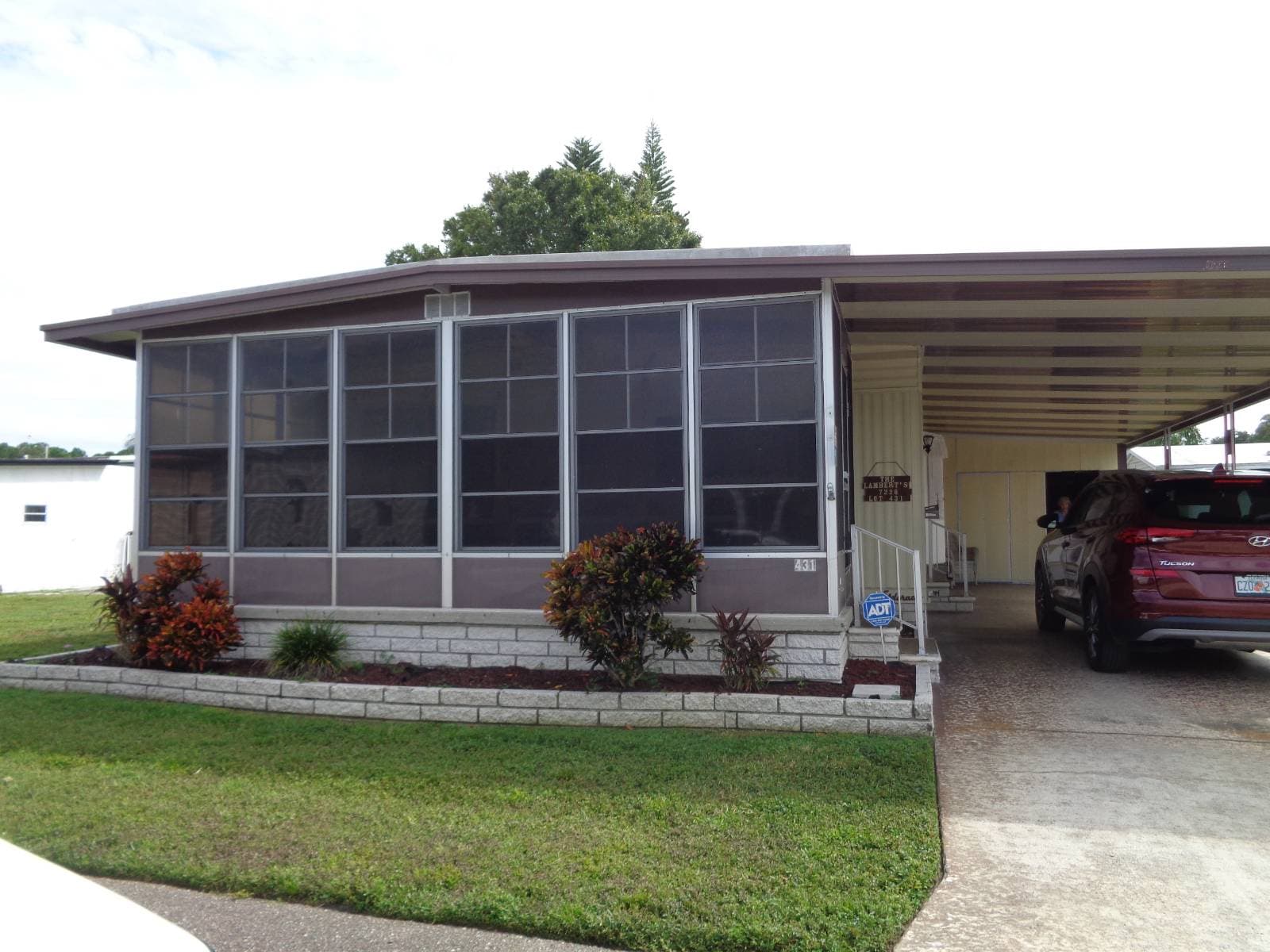 Manufactured home in NEW PORT RICHEY, FL 34653
