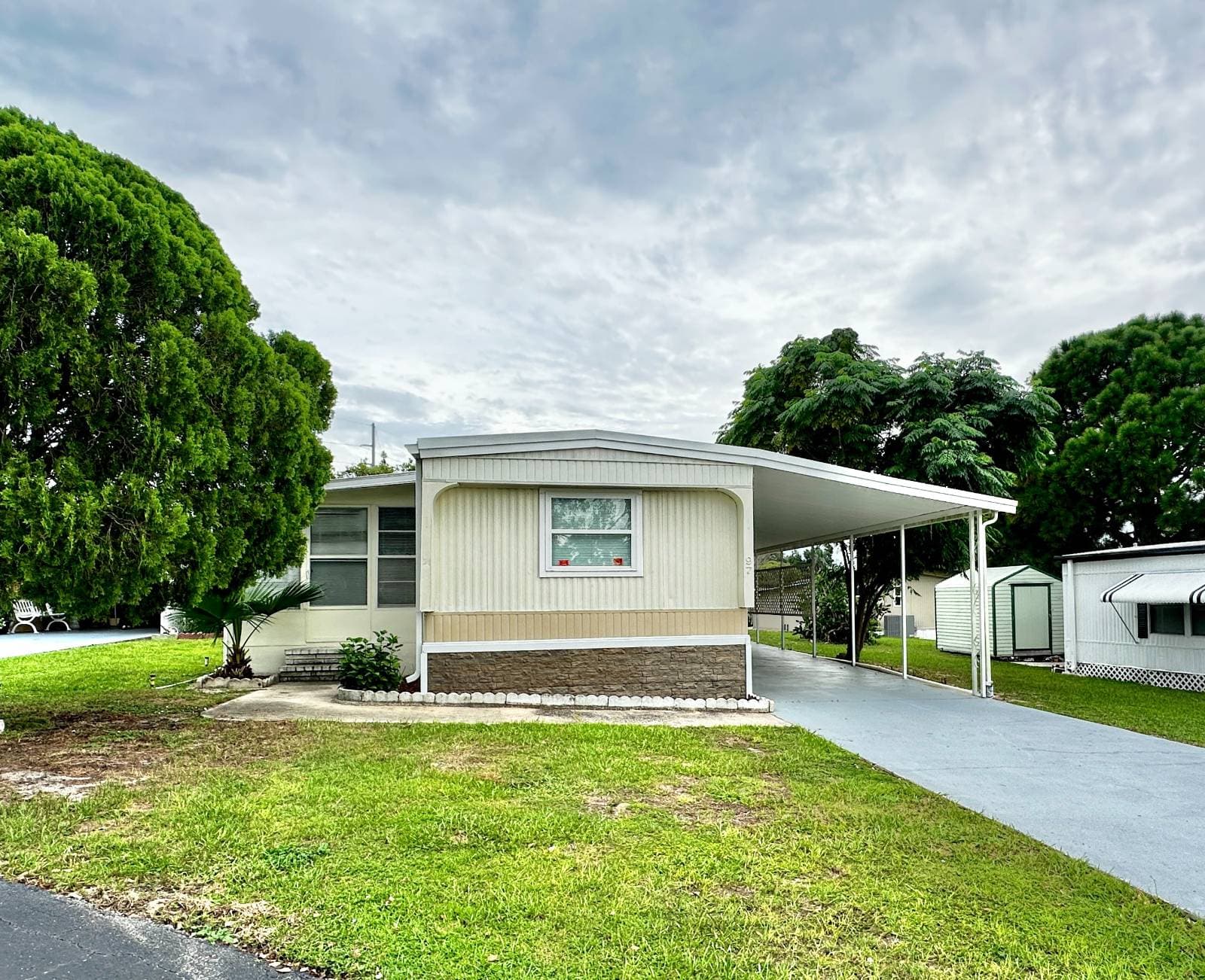 Manufactured home in Dundee, FL 33838