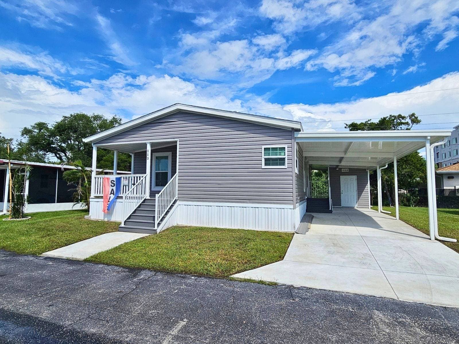 Manufactured home in Palmetto, FL 34221