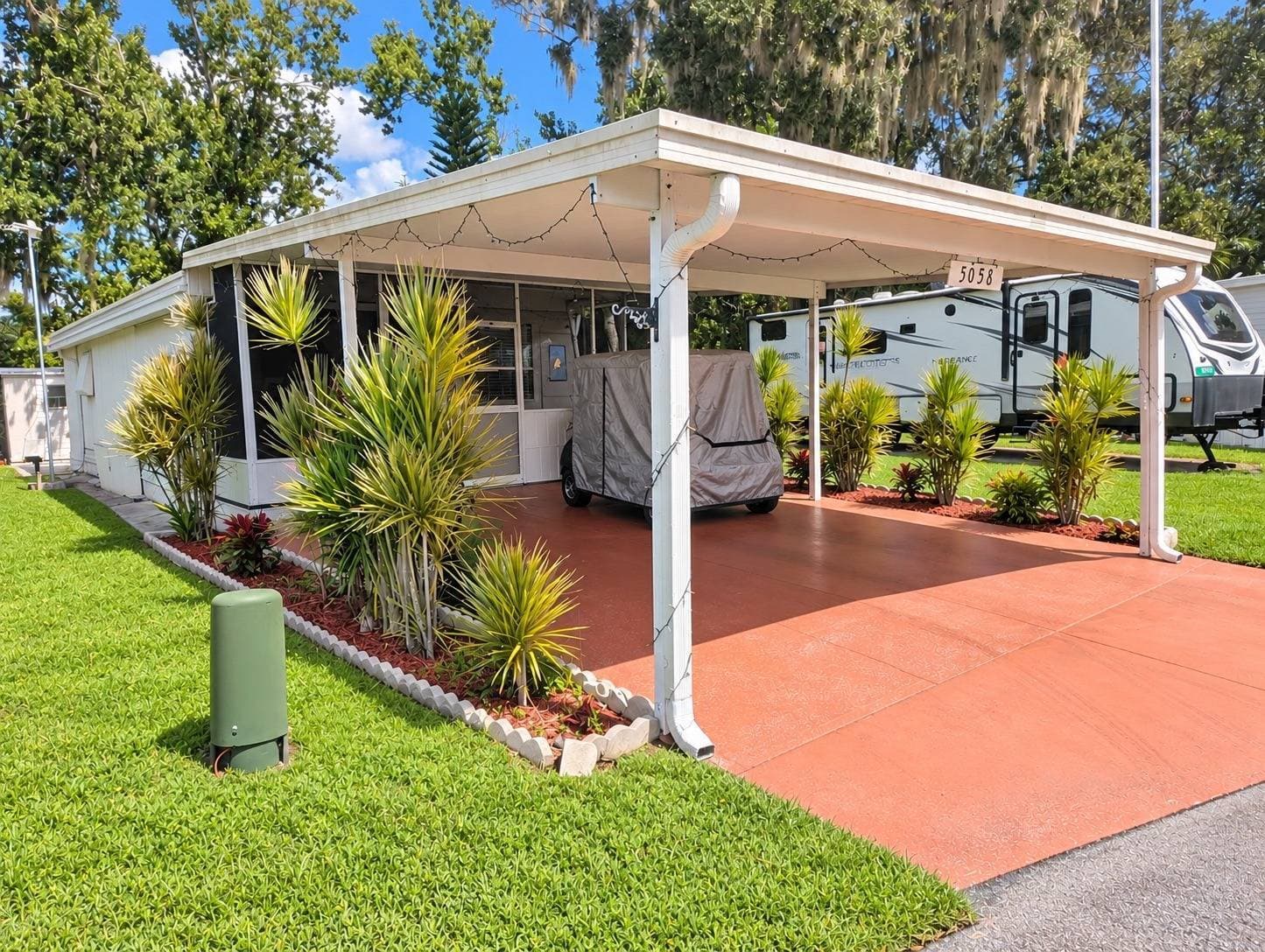 Manufactured home in Ruskin, FL 33570