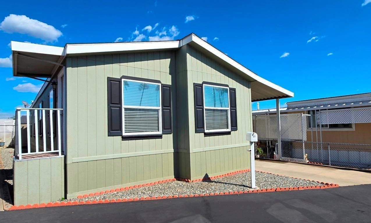Manufactured home in Upland, CA 91786