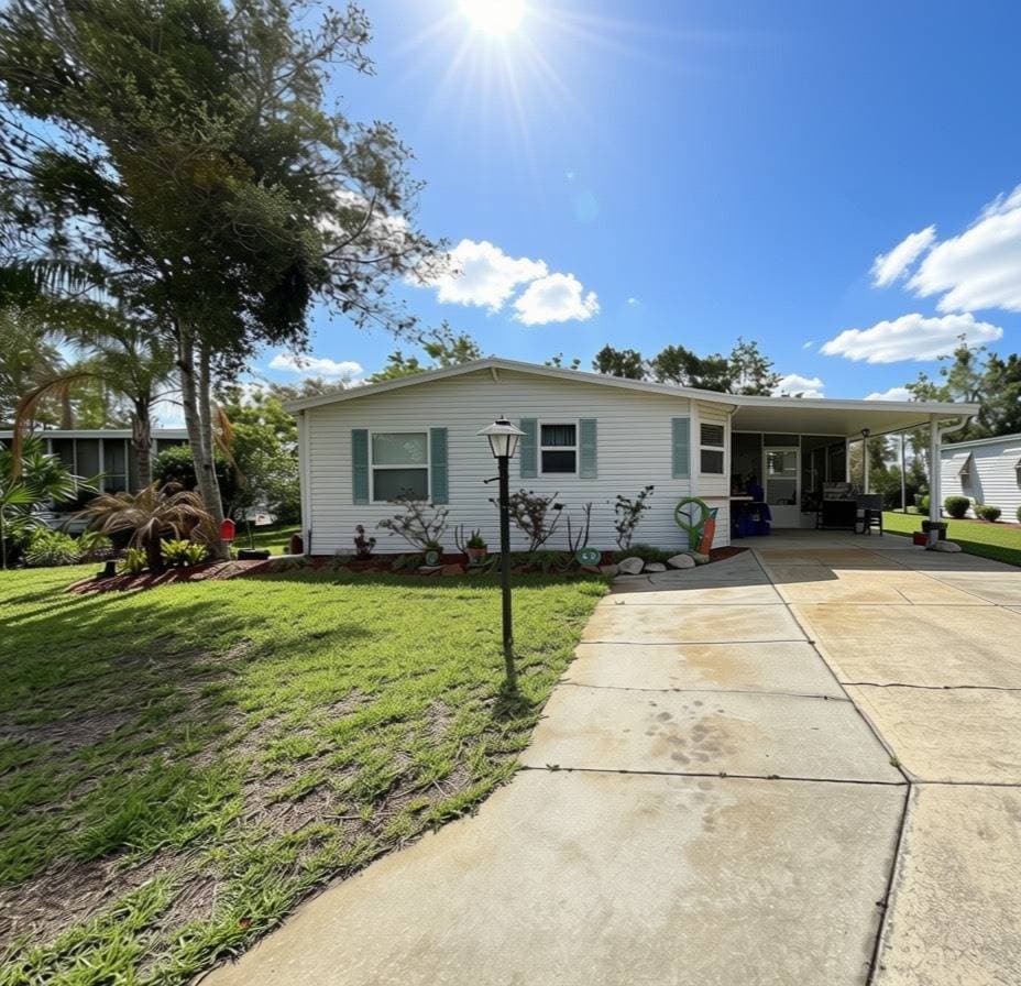 Manufactured home in Deland, FL 32724