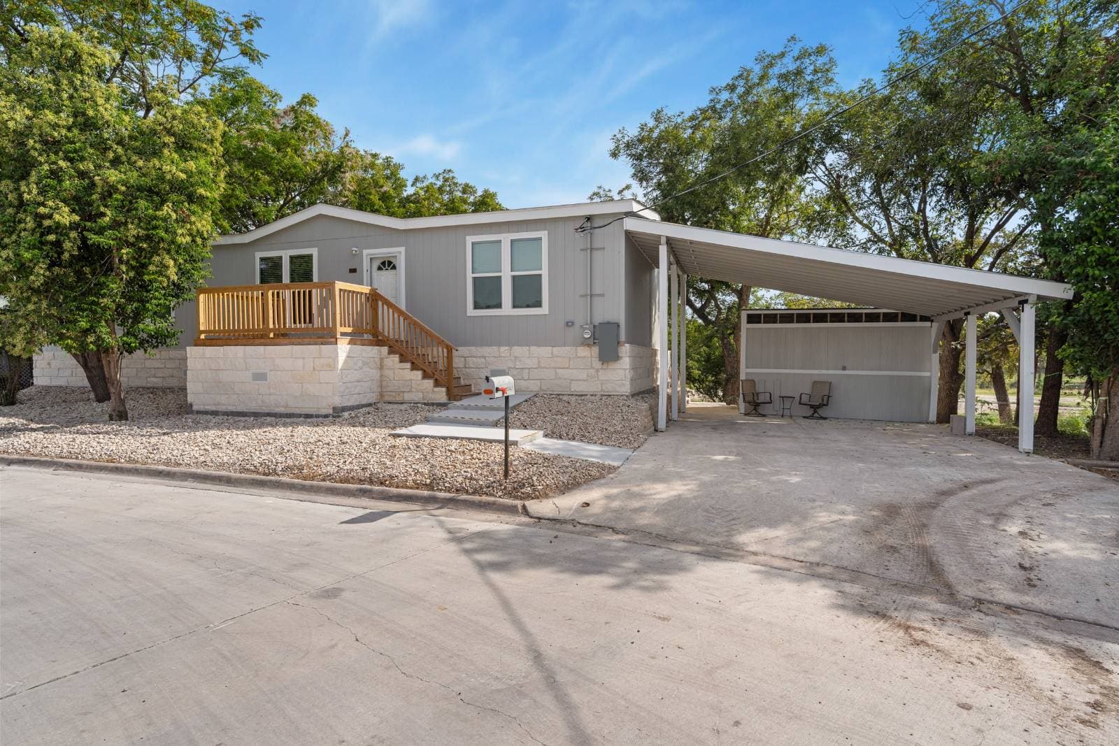 Manufactured home in Kerrville, TX 78028