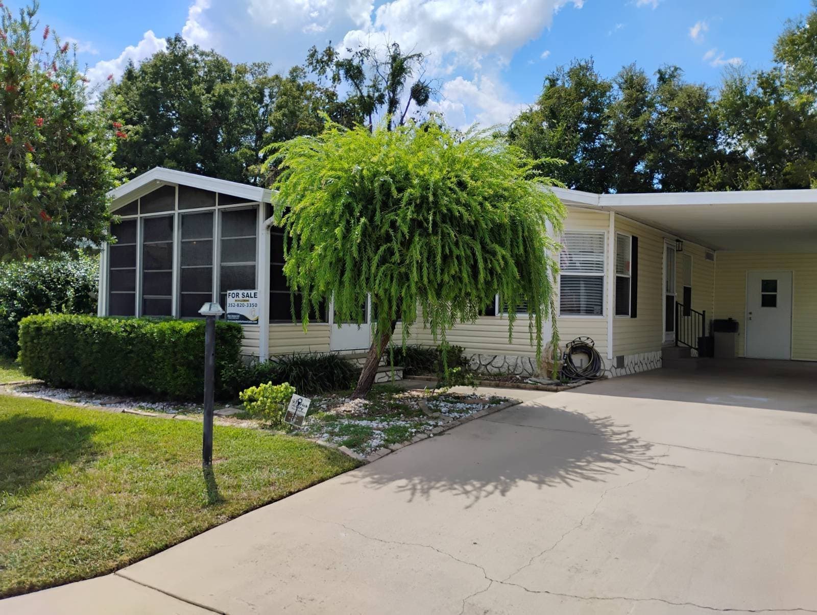 Manufactured home in Ocala, FL 34482