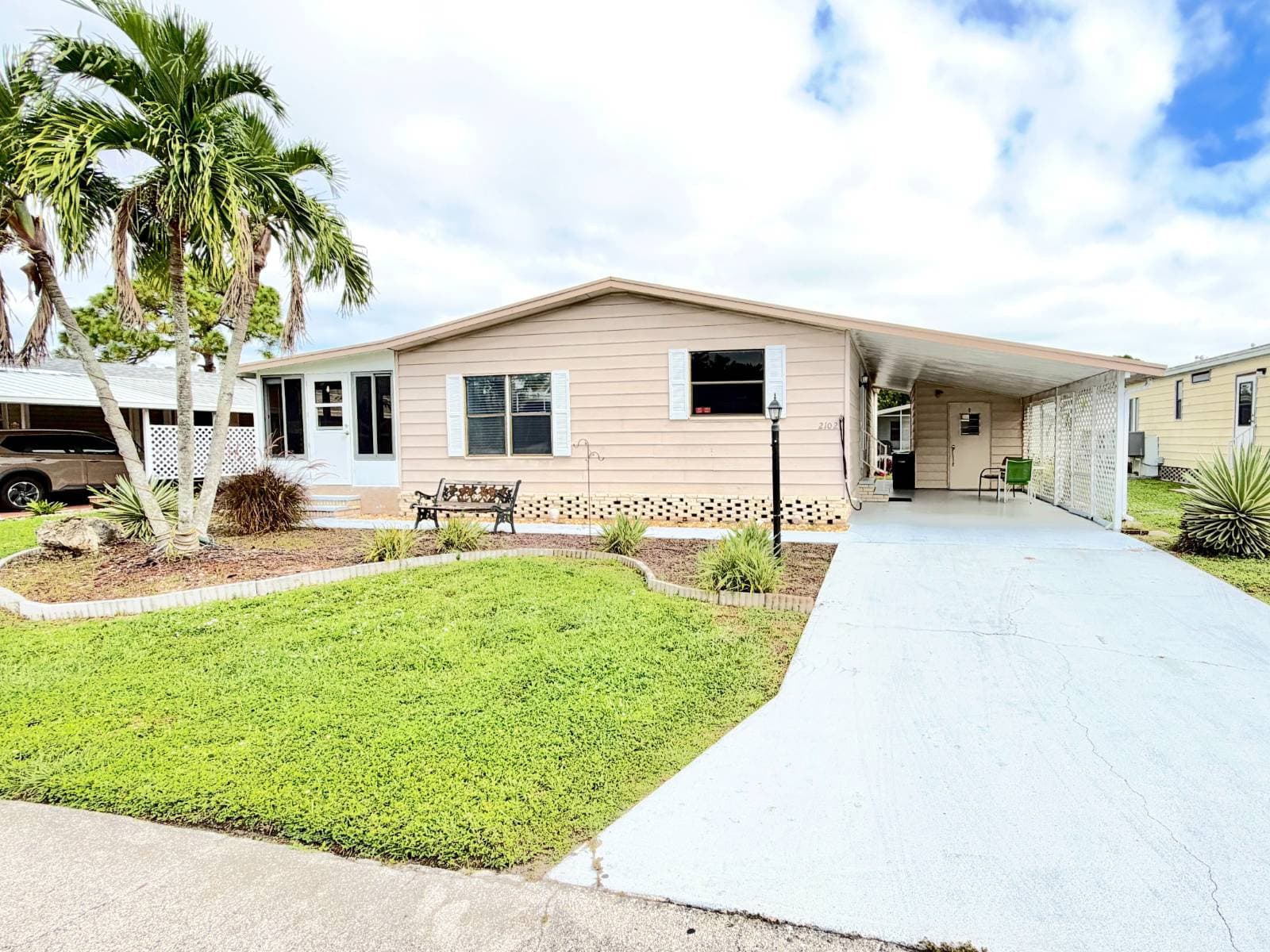Manufactured home in Naples, FL 34110