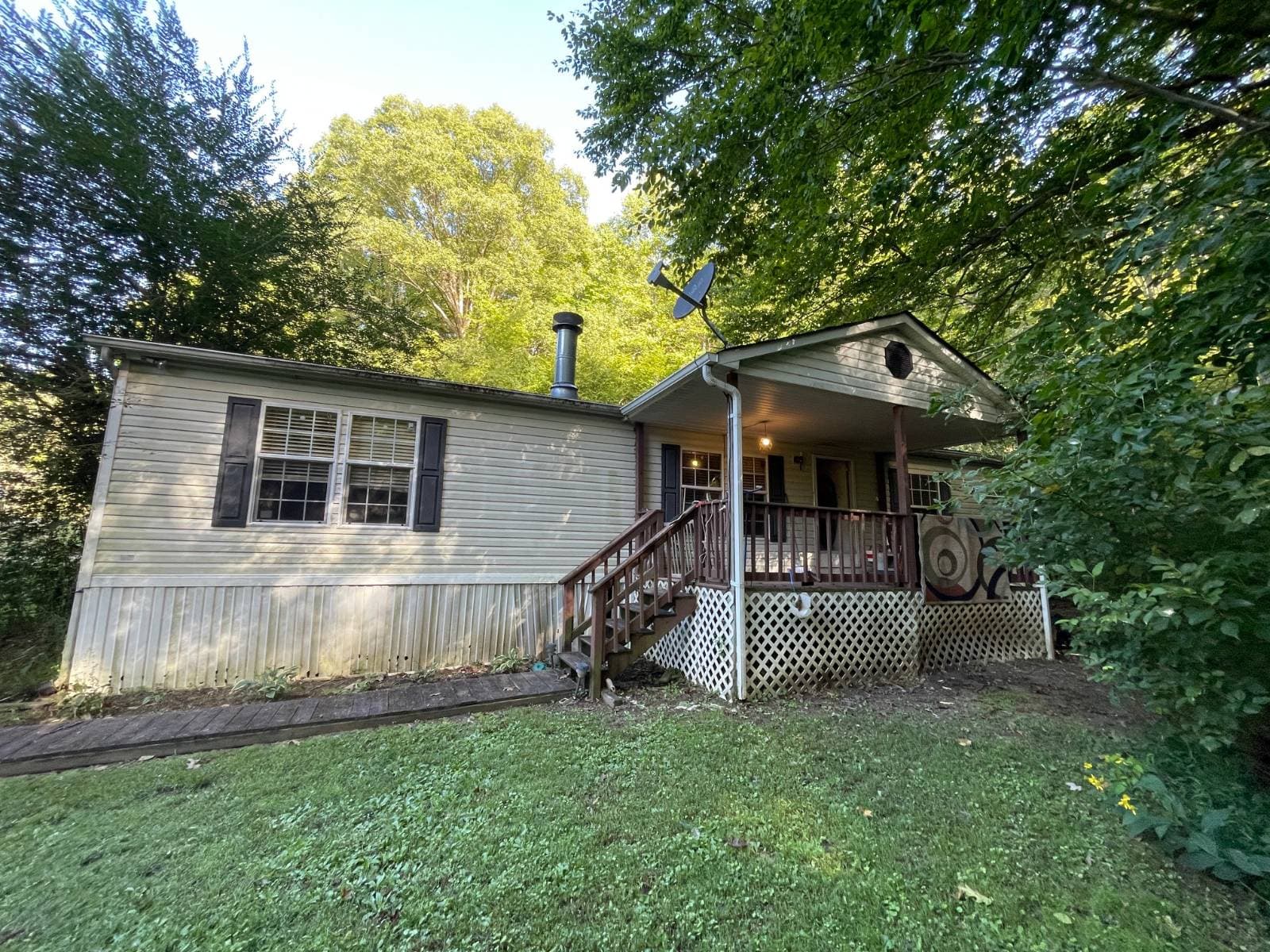 Manufactured home in Sod, WV 25564