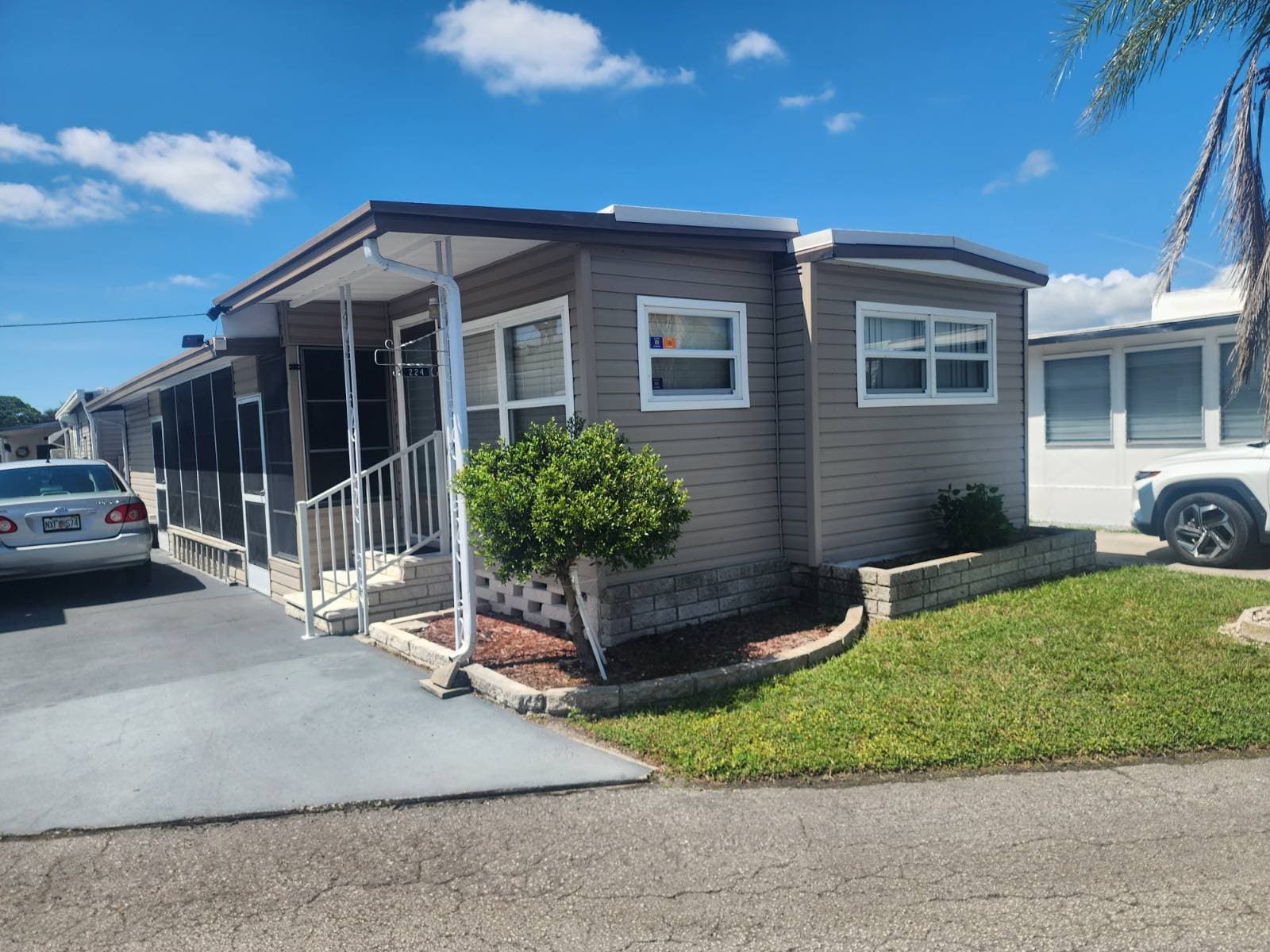Manufactured home in Saint Petersburg, FL 33709