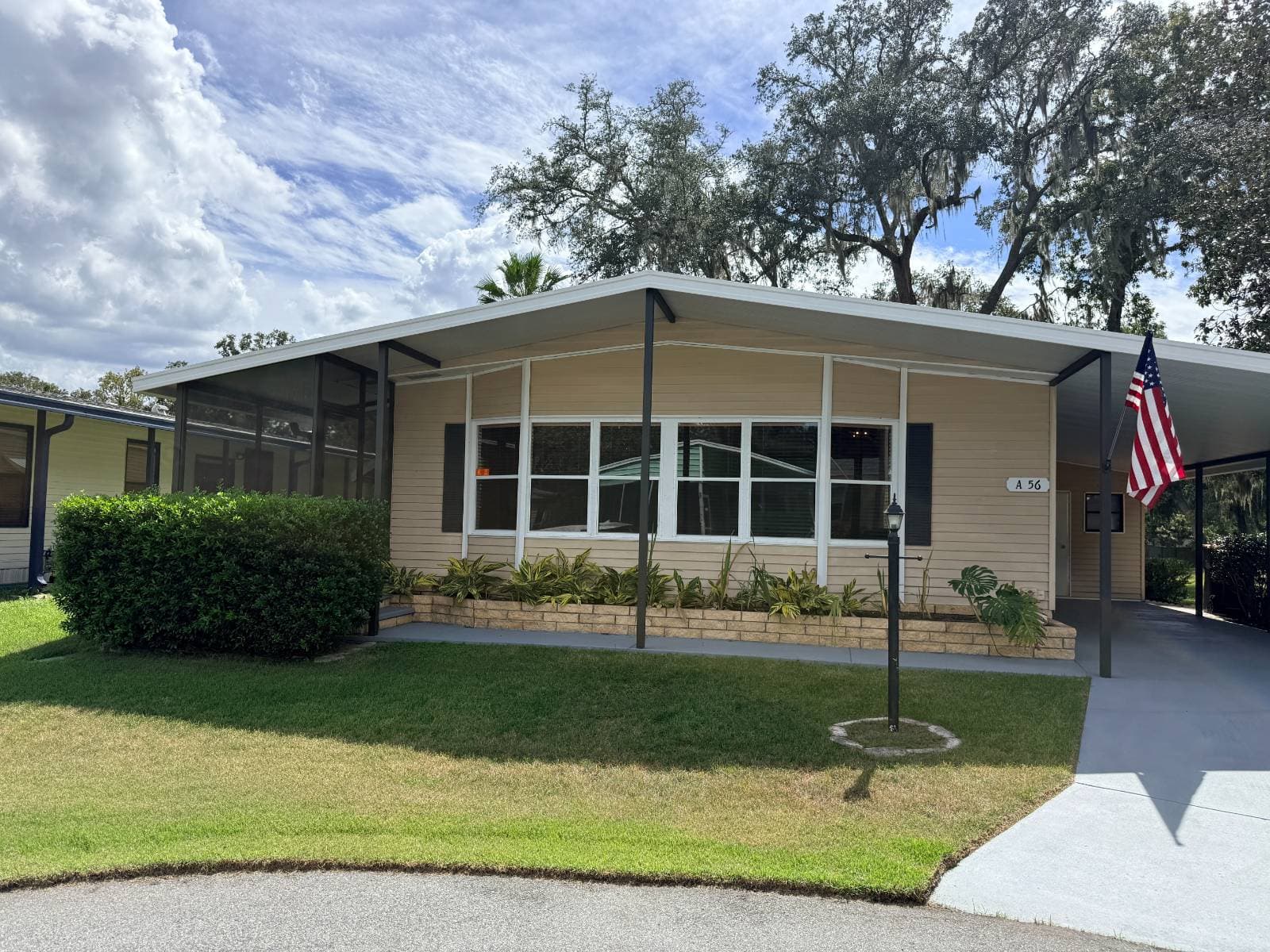 Manufactured home in Ocala, FL 34476