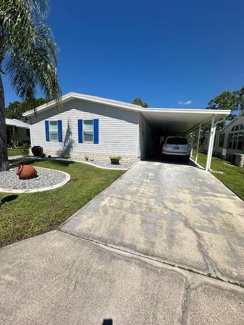 Manufactured home in North Fort Myers, FL 33917