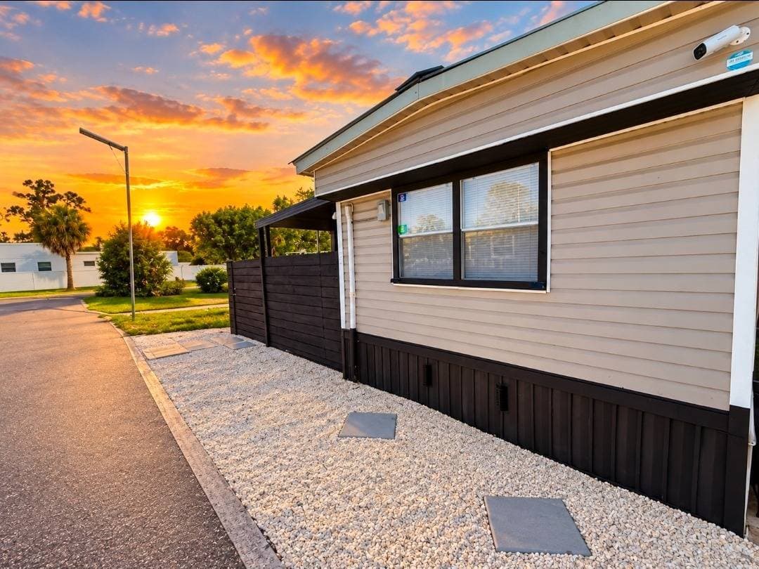 Manufactured home in Tampa, FL 33612