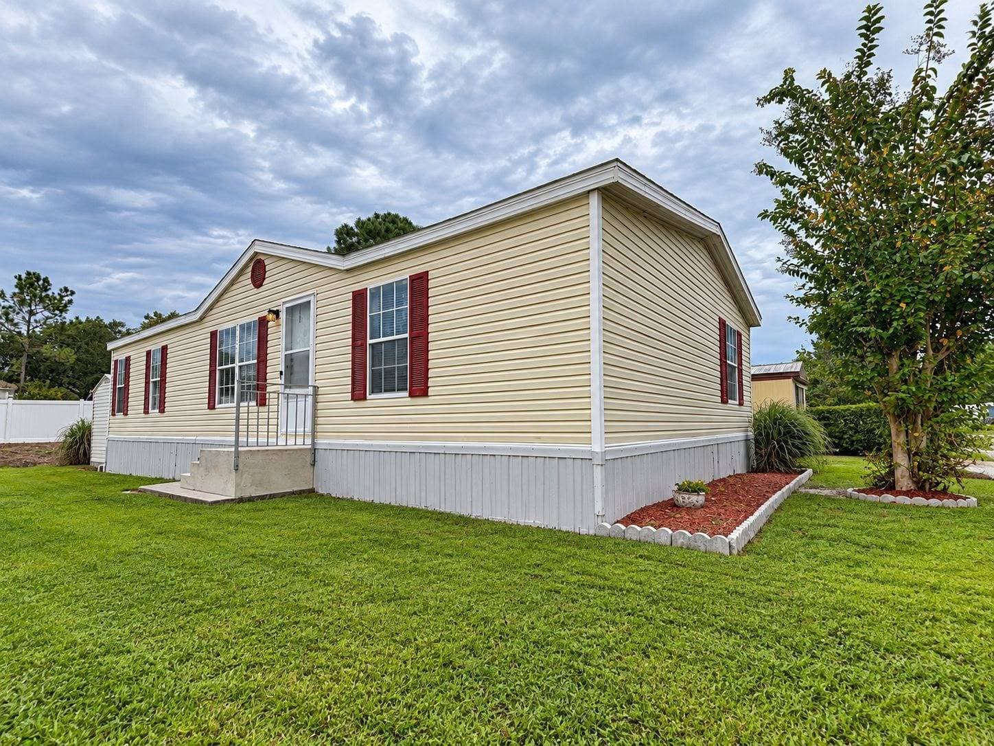 Manufactured home in Sanford, FL 32773