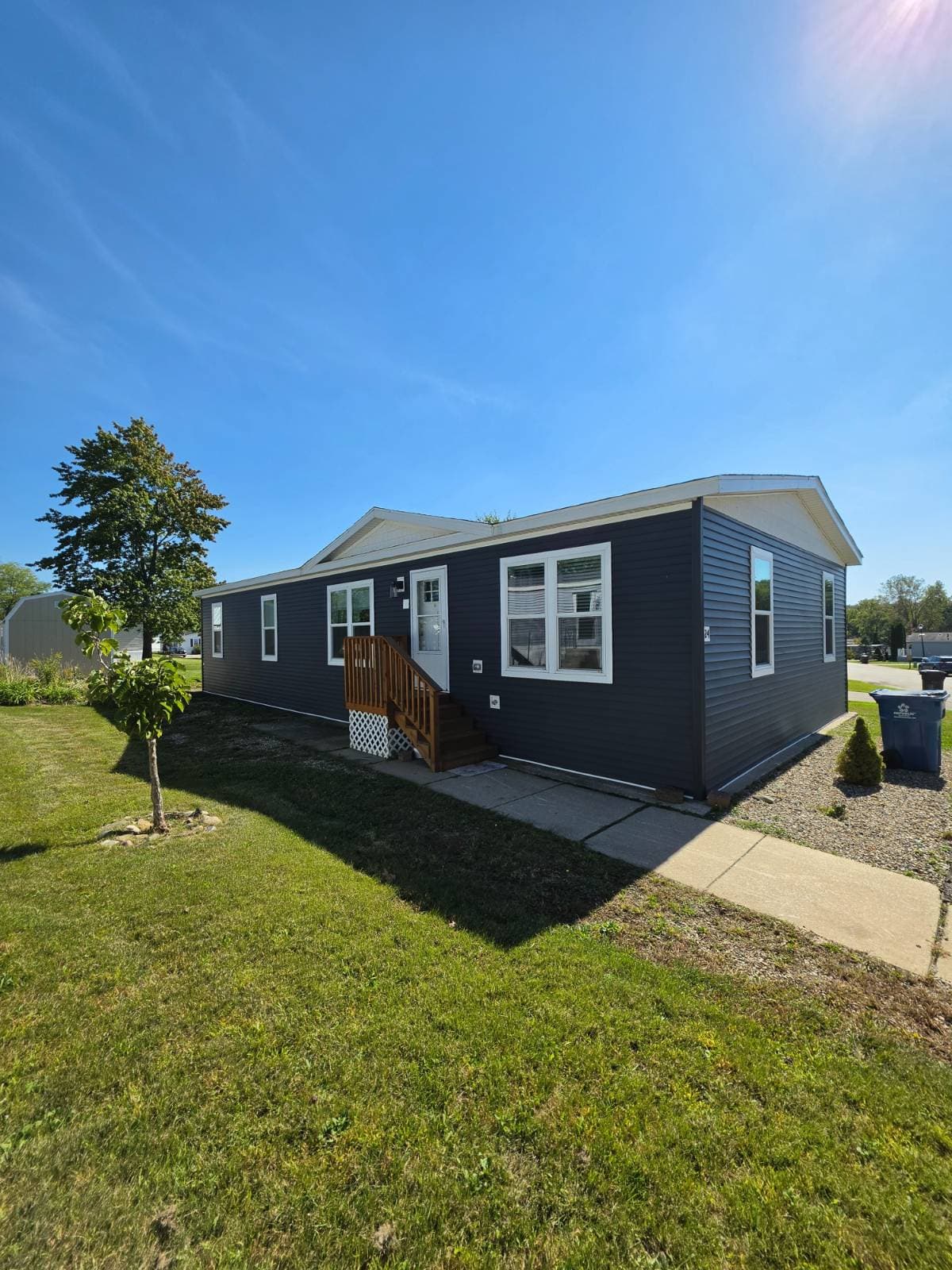 Manufactured home in Three Oaks, MI 49128