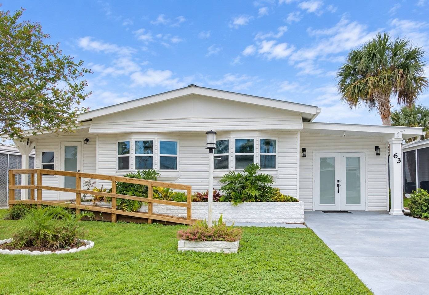 Manufactured home in Port Orange, FL 32127