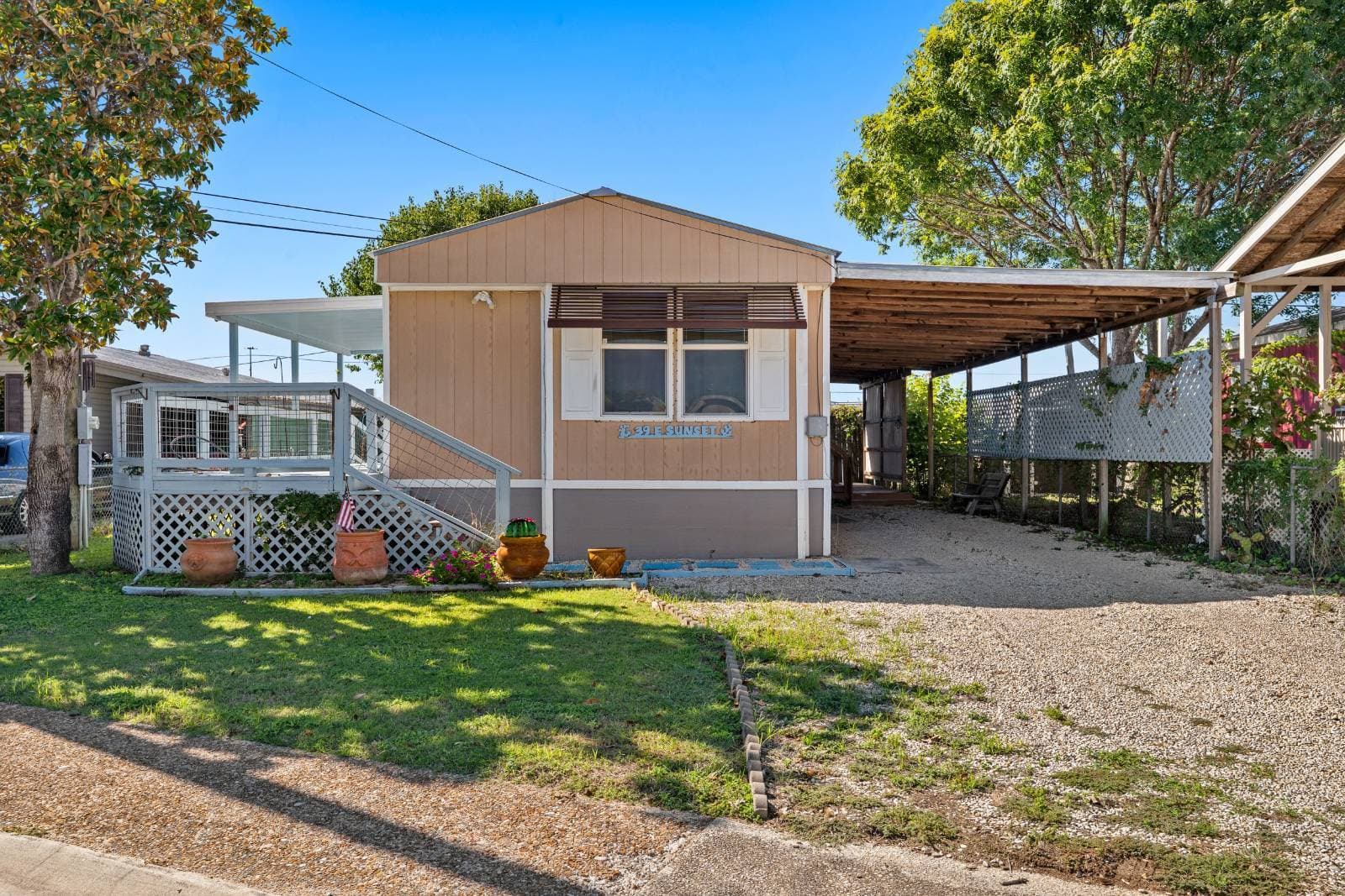 Manufactured home in Kerrville, TX 78028