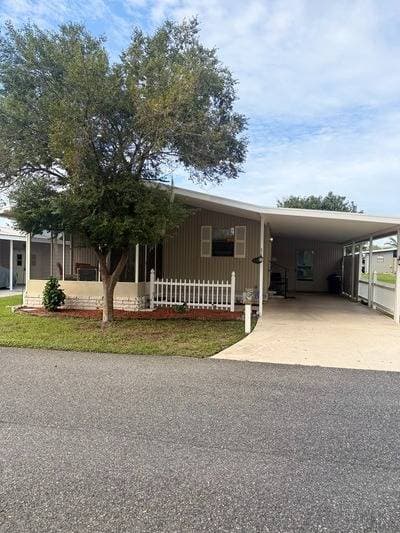 Manufactured home in Ocala, FL 34476