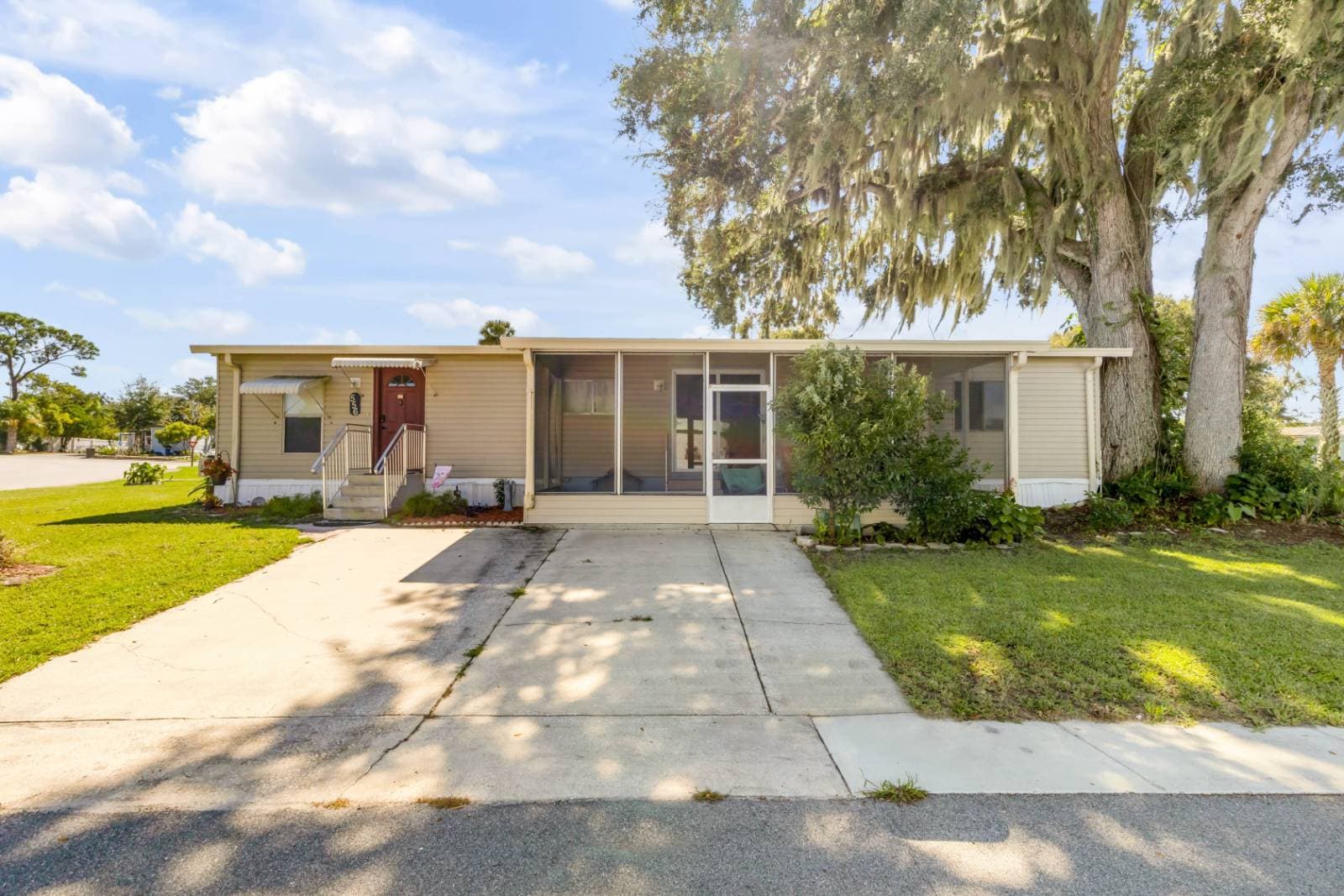Manufactured home in Port Orange, FL 32127