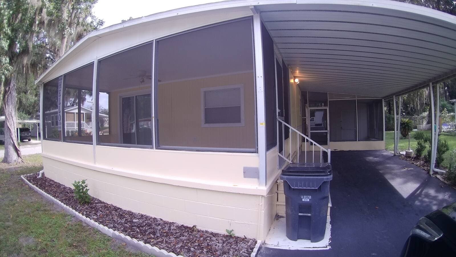 Manufactured home in Ocala, FL 34482