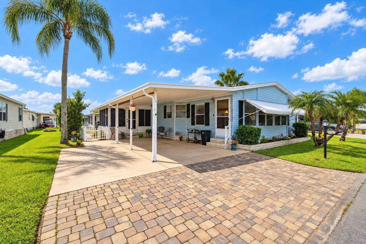 Manufactured home in Kissimmee, FL 34758