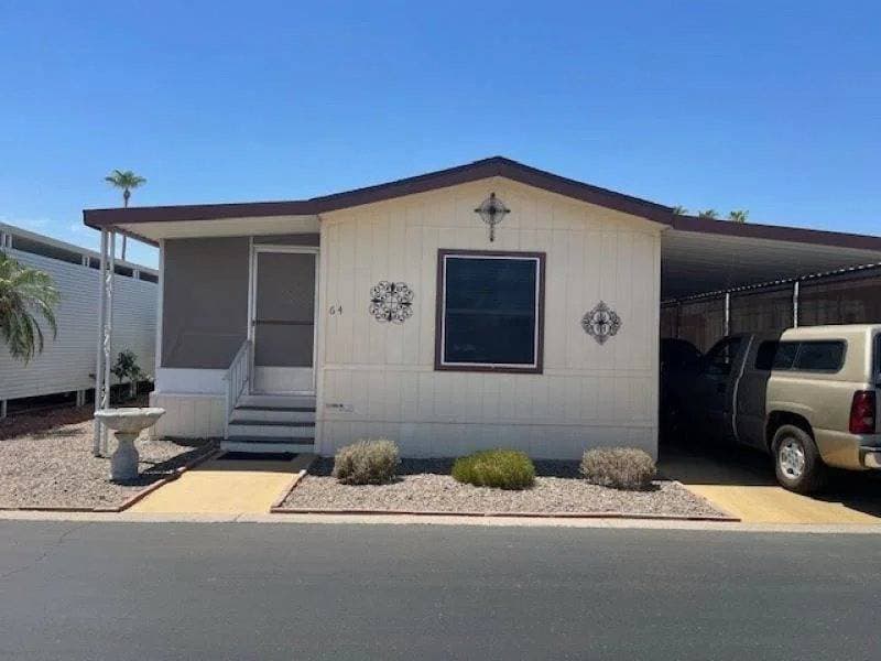 Manufactured home in Surprise, AZ 85378