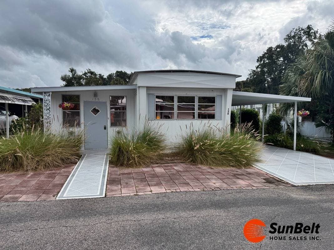 Manufactured home in Tavares, FL 32778