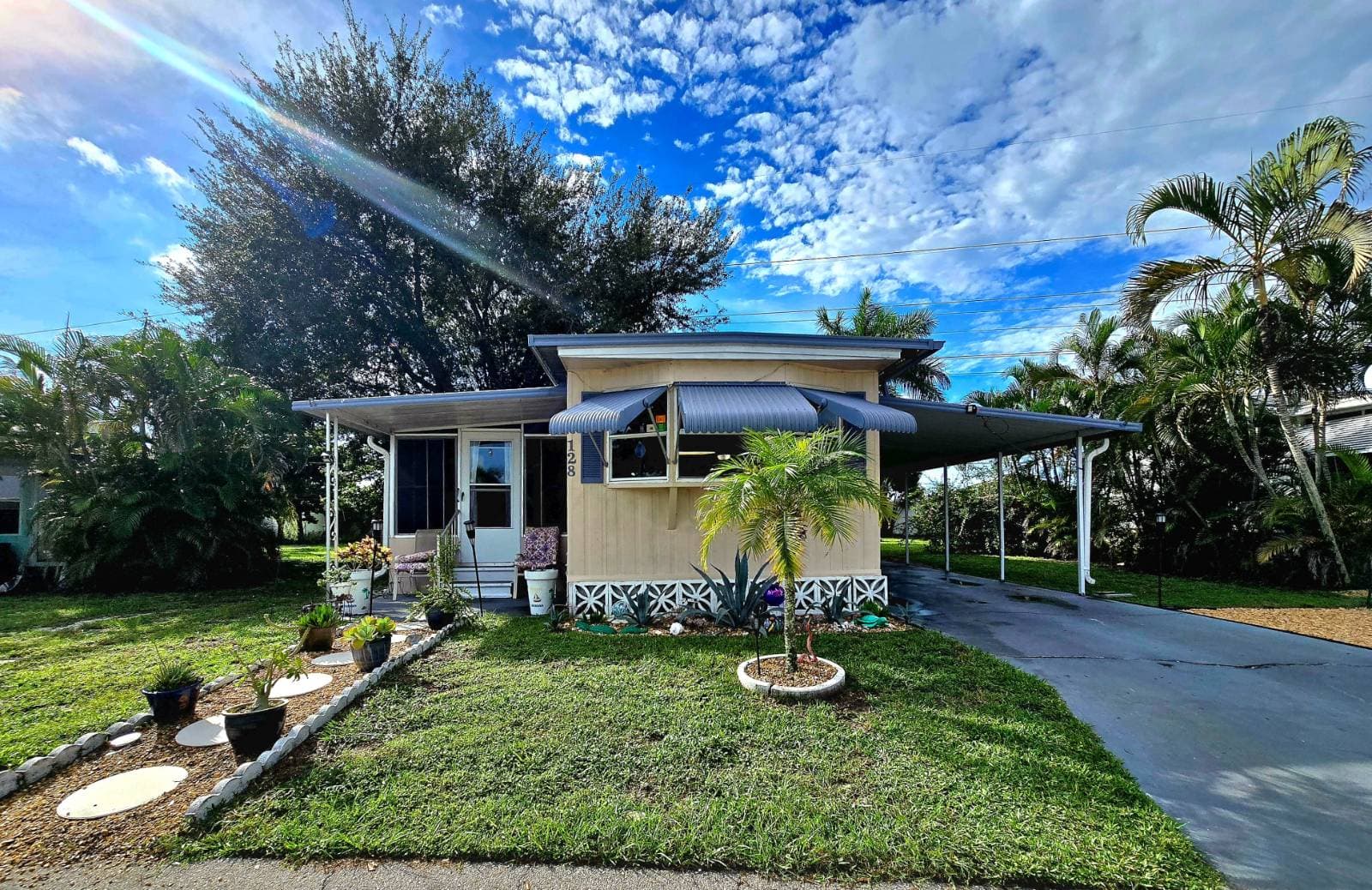 Manufactured home in North Fort Myers, FL 33903