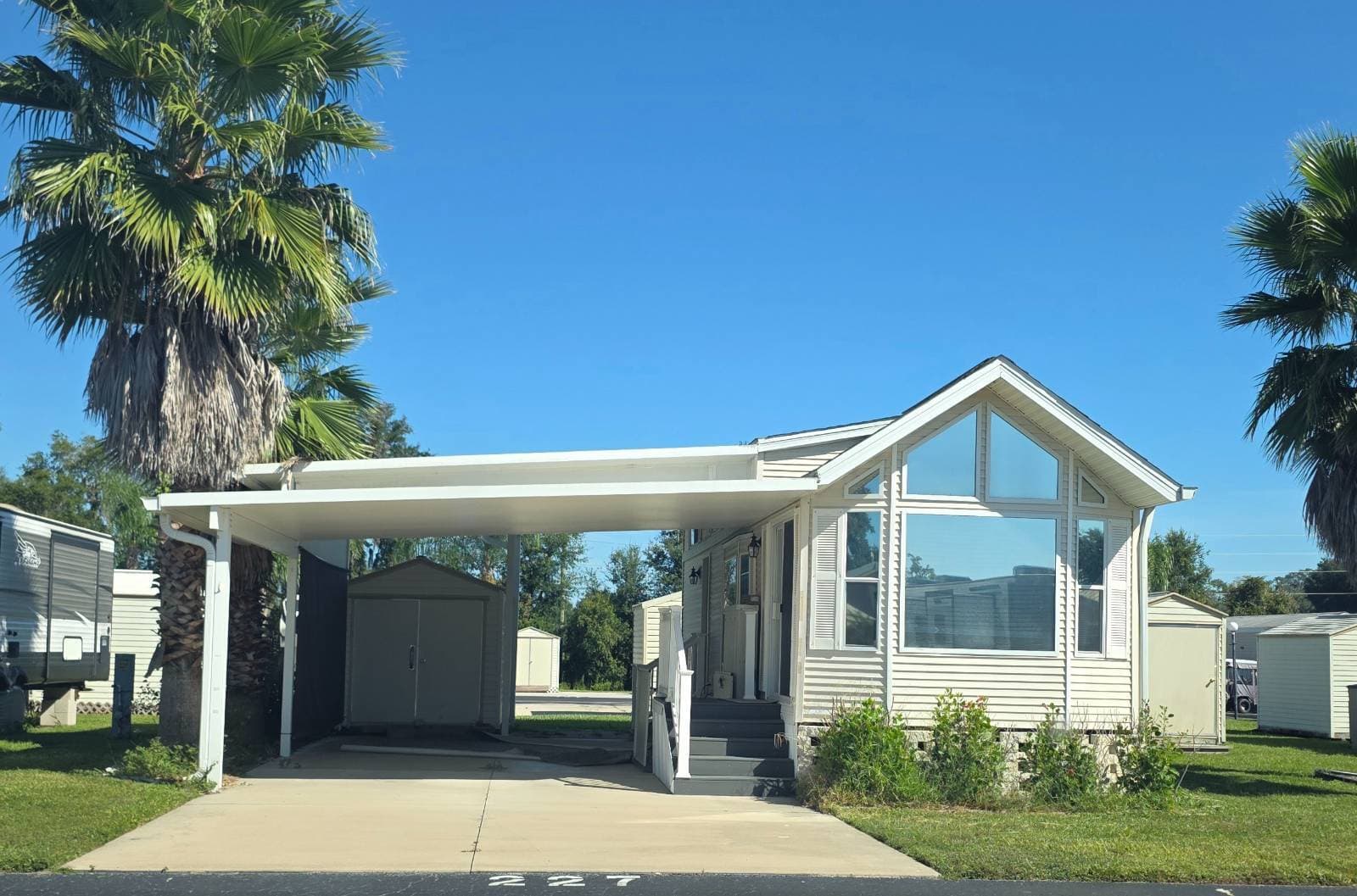 Manufactured home in Bushnell, FL 33513