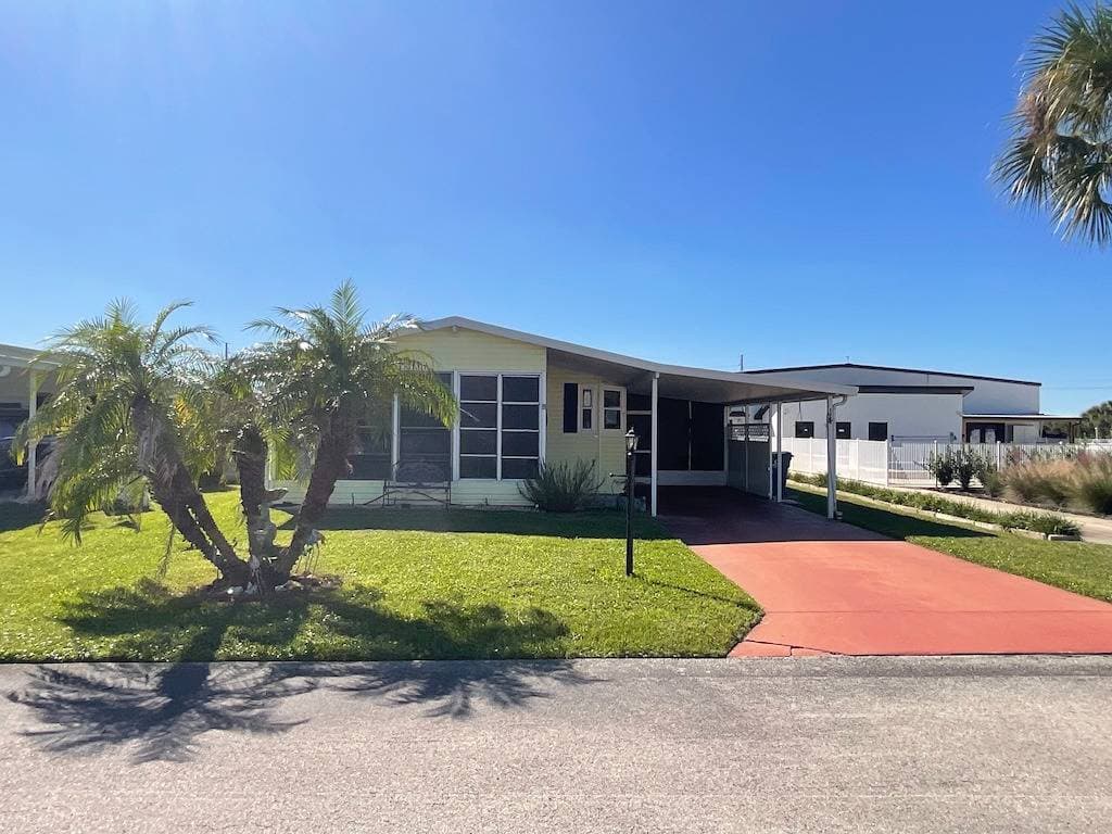 Manufactured home in Lake Wales, FL 33859