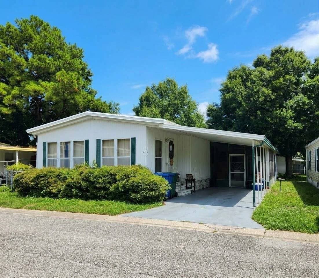 Manufactured home in Largo, FL 33771