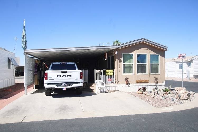 1 Bed, 1 Bath on Corner Lot