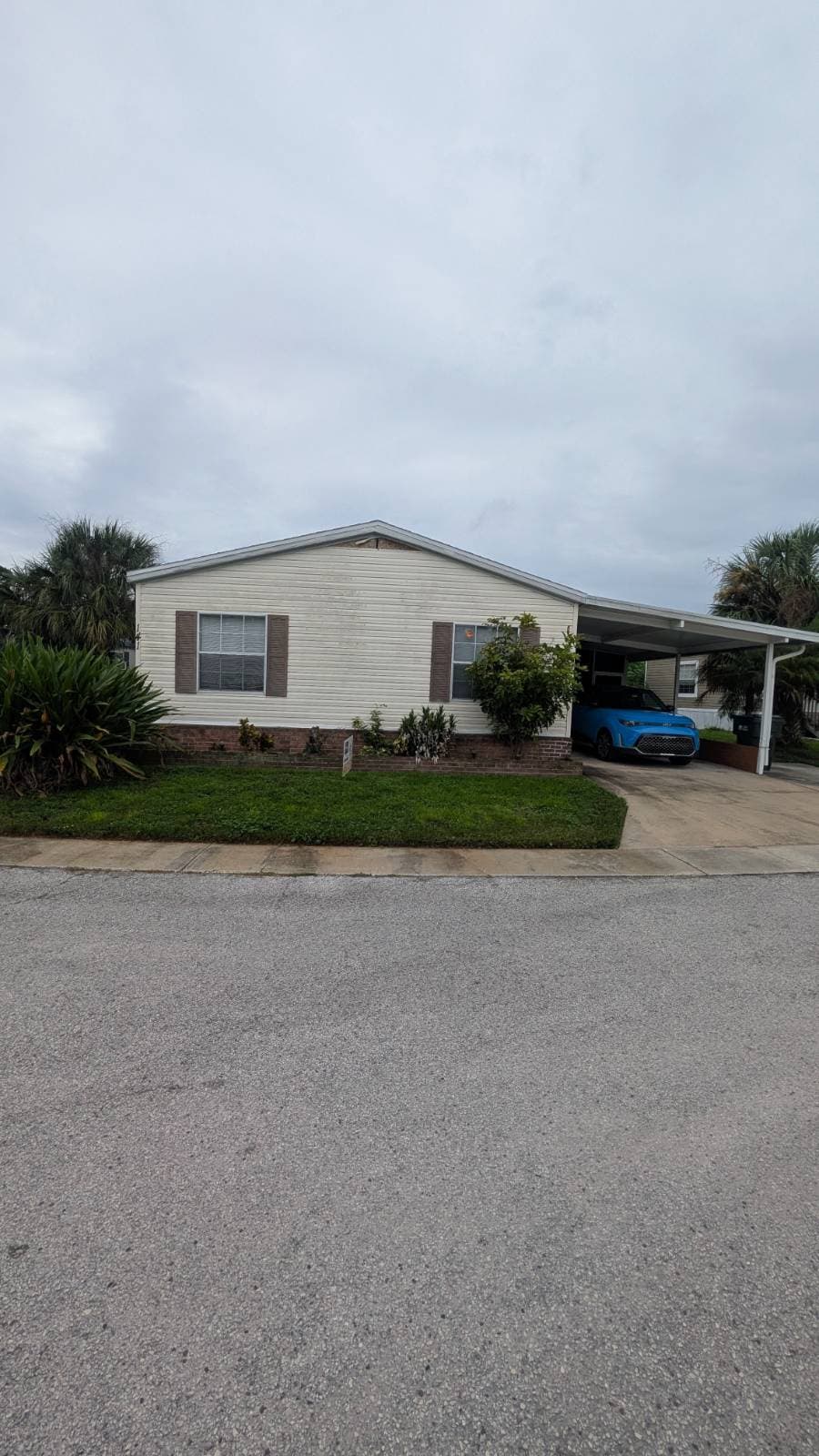 Manufactured home in Largo, FL 33771