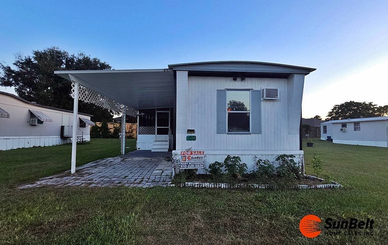 Manufactured home in Ocala, FL 34474