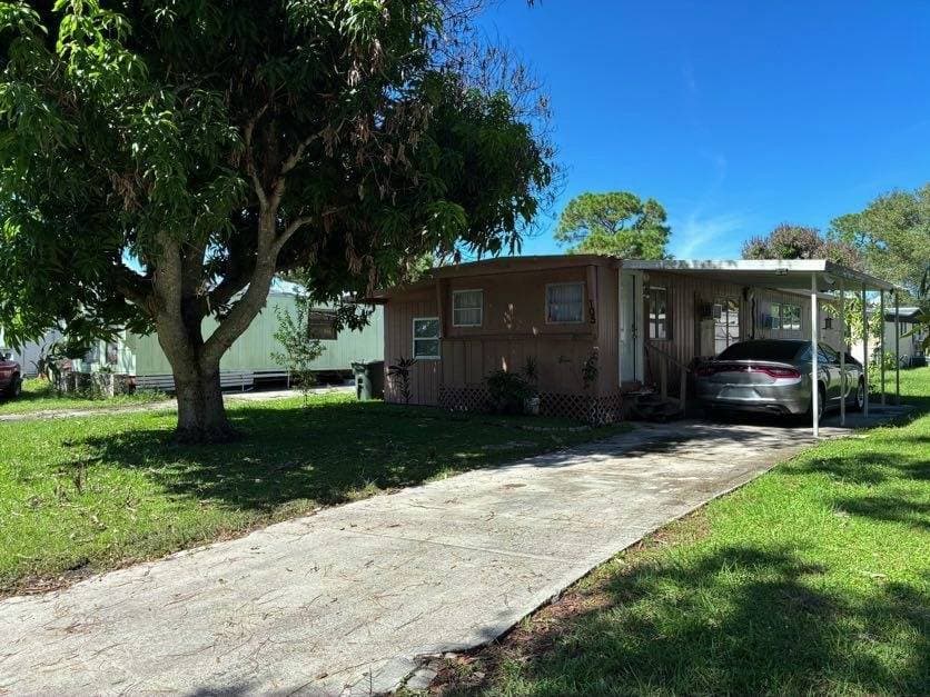Manufactured home in Fort Pierce, FL 34982