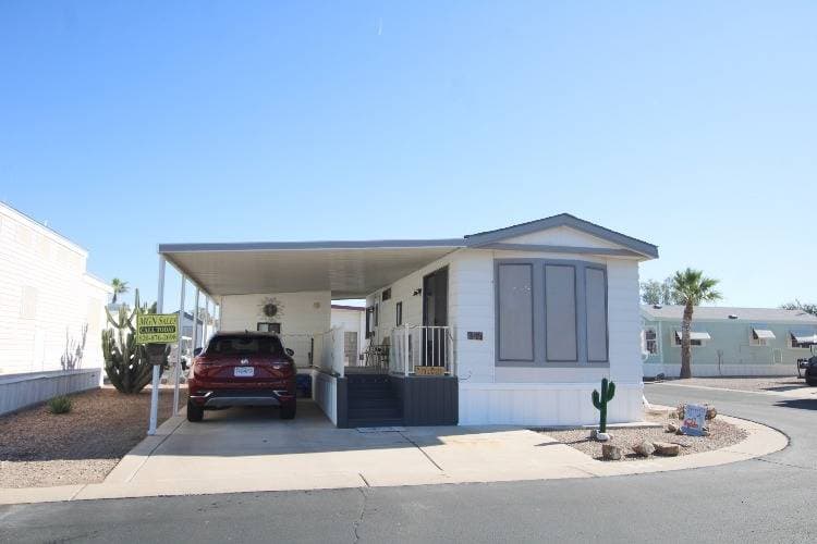 1 Bed, 1 Bath on Corner Lot