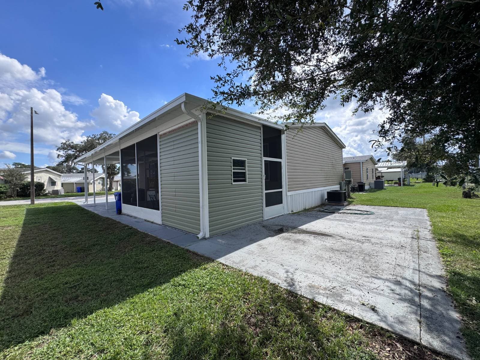 Manufactured home in Lakeland, FL 33805