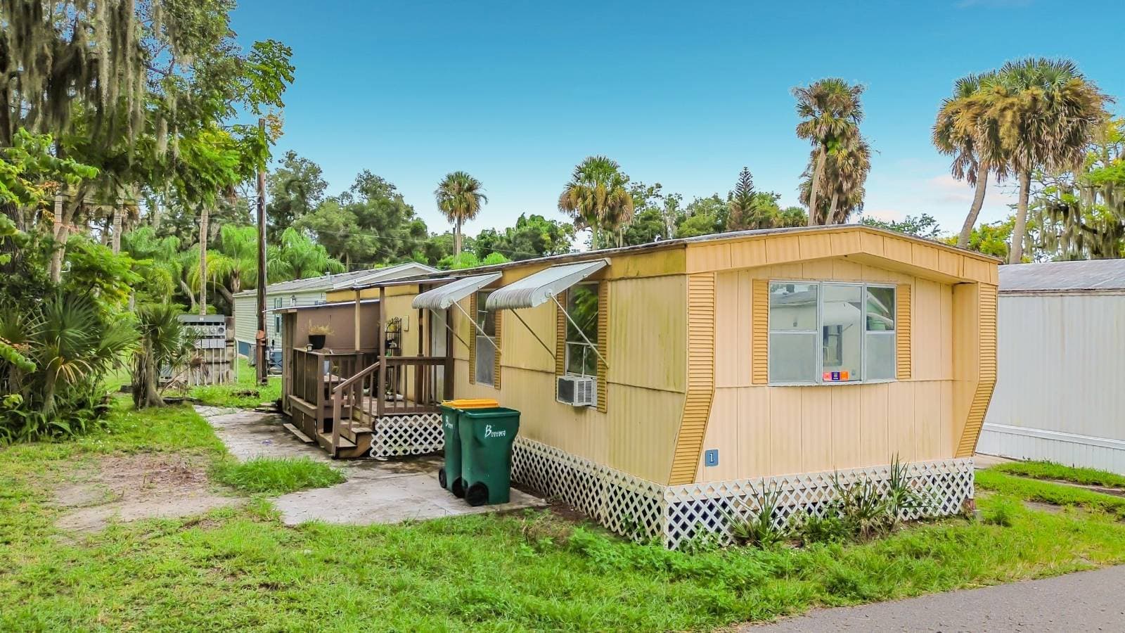Manufactured home in Titusville, FL 32796