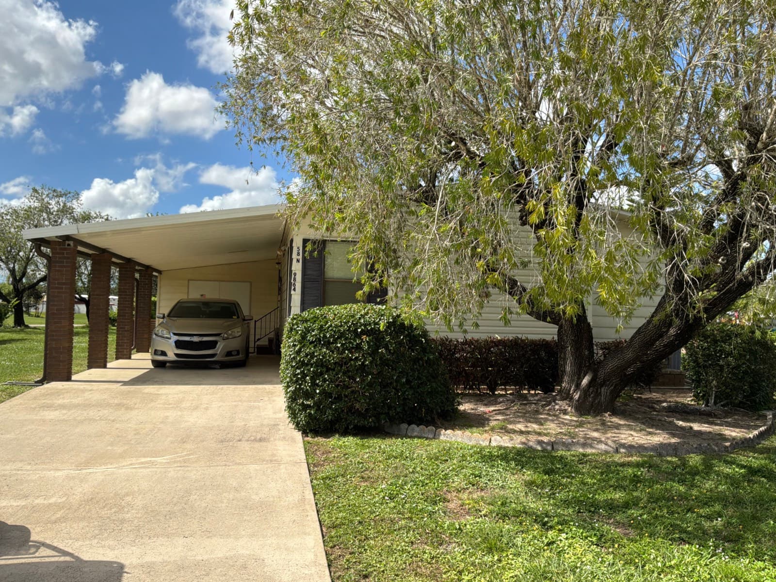 Manufactured home in N Ft Myers, FL 33903