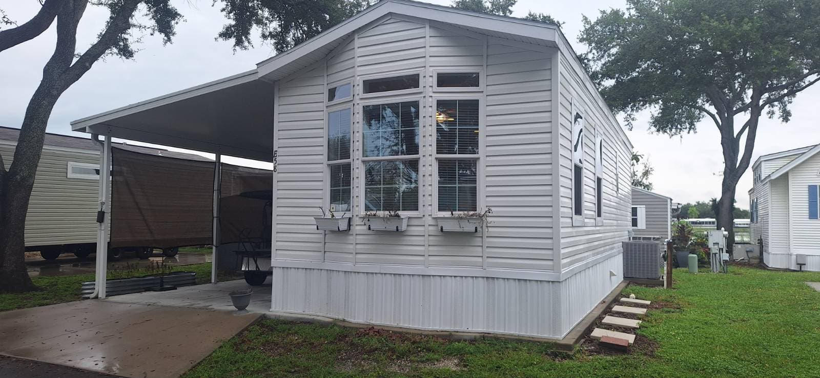 Manufactured home in Bradenton, FL 34203