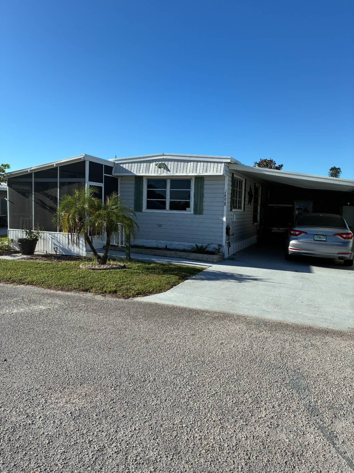 Manufactured home in Ruskin, FL 33570